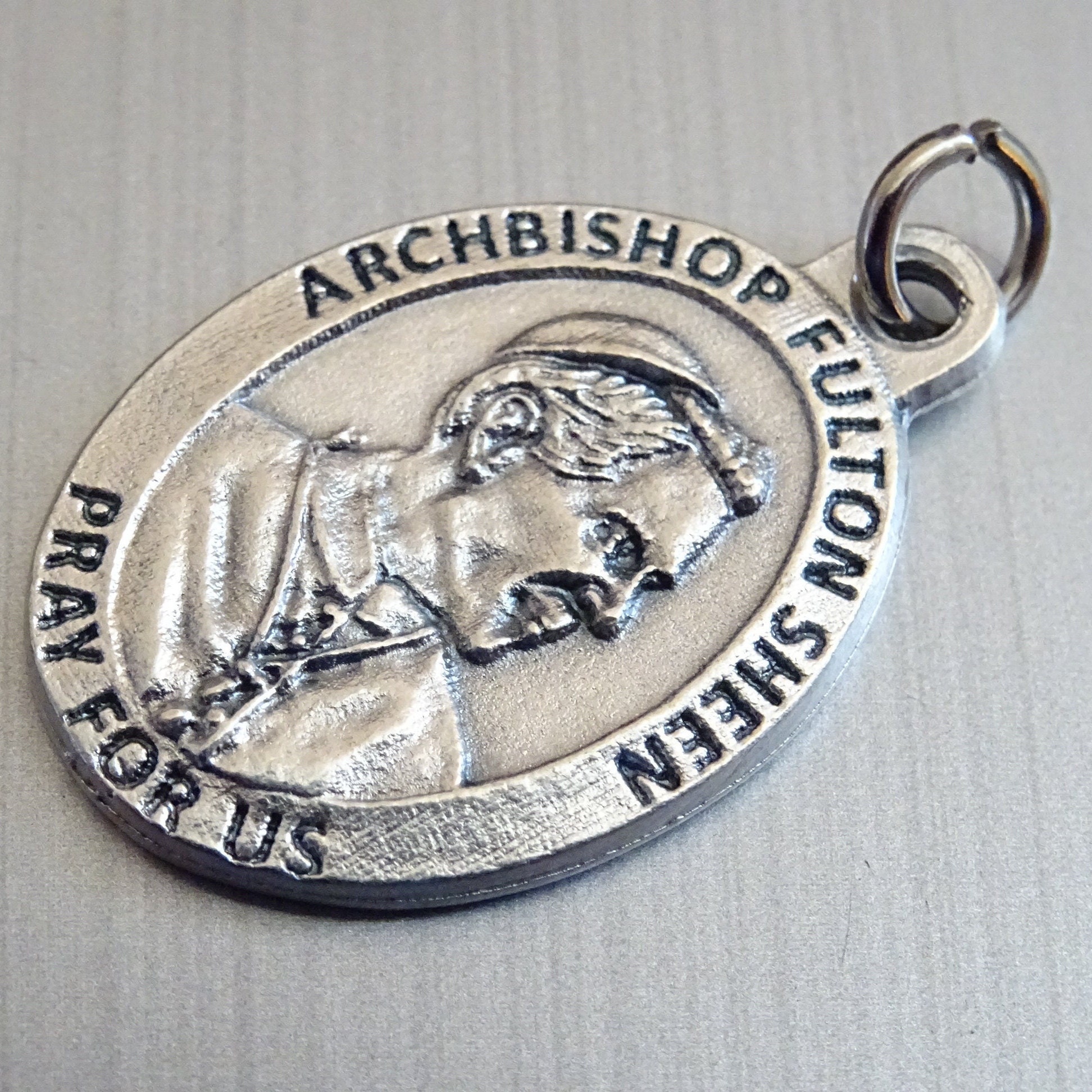 Mgr Fulton Sheen Était Un Évêque Américain de L'église Catholique. Médaille Médaillon Pendente Medai