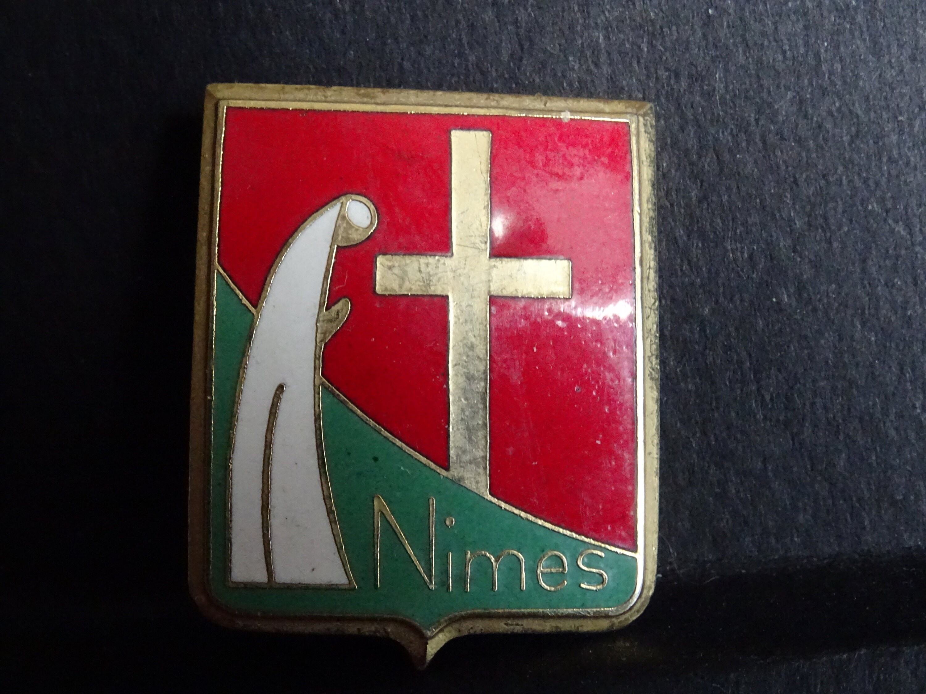 Émail Français Broche Nîmes