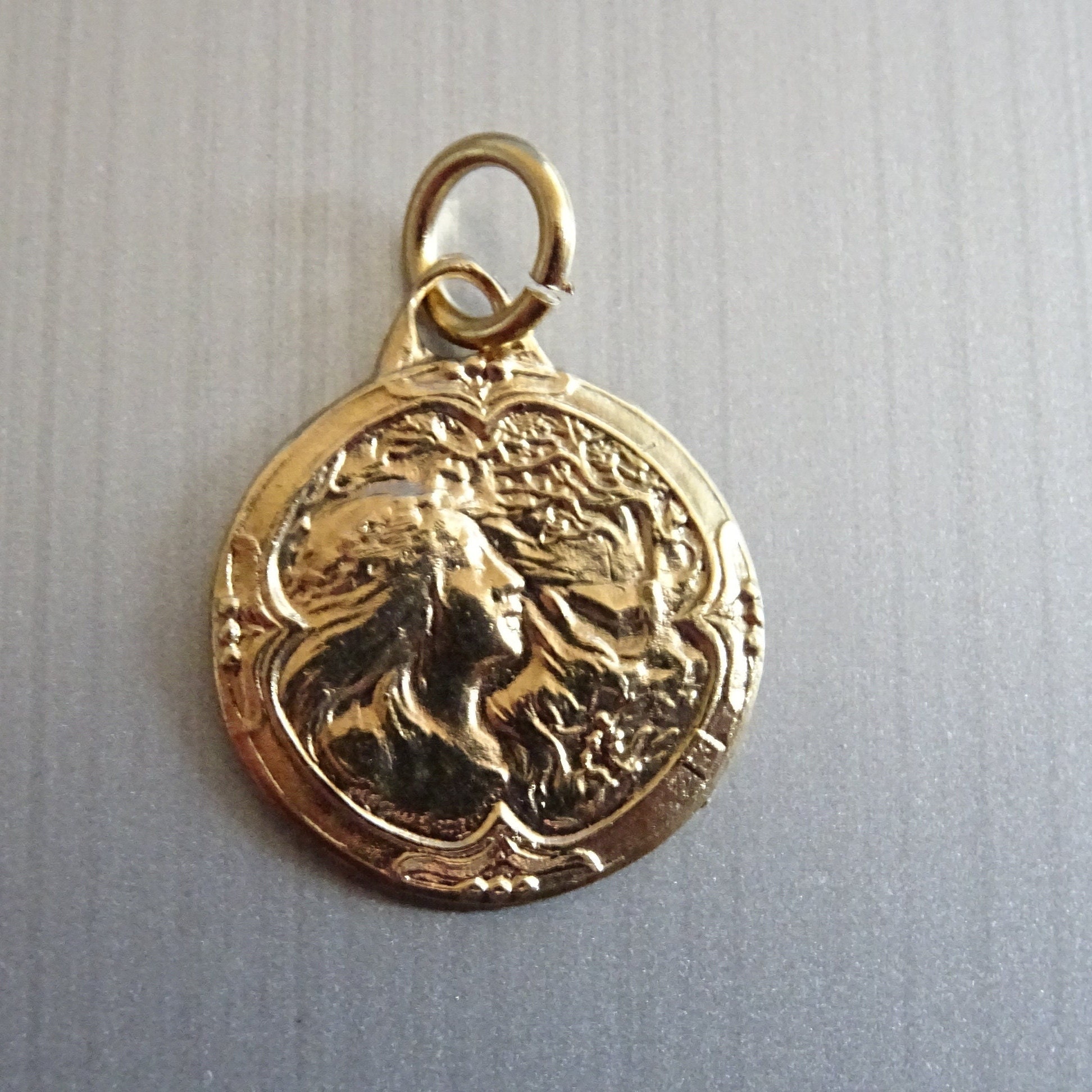 Antique Sainte Jeanne d'arc - d'arc. Médaille Français Couleur d'or Pendentif Religieux Catholique M