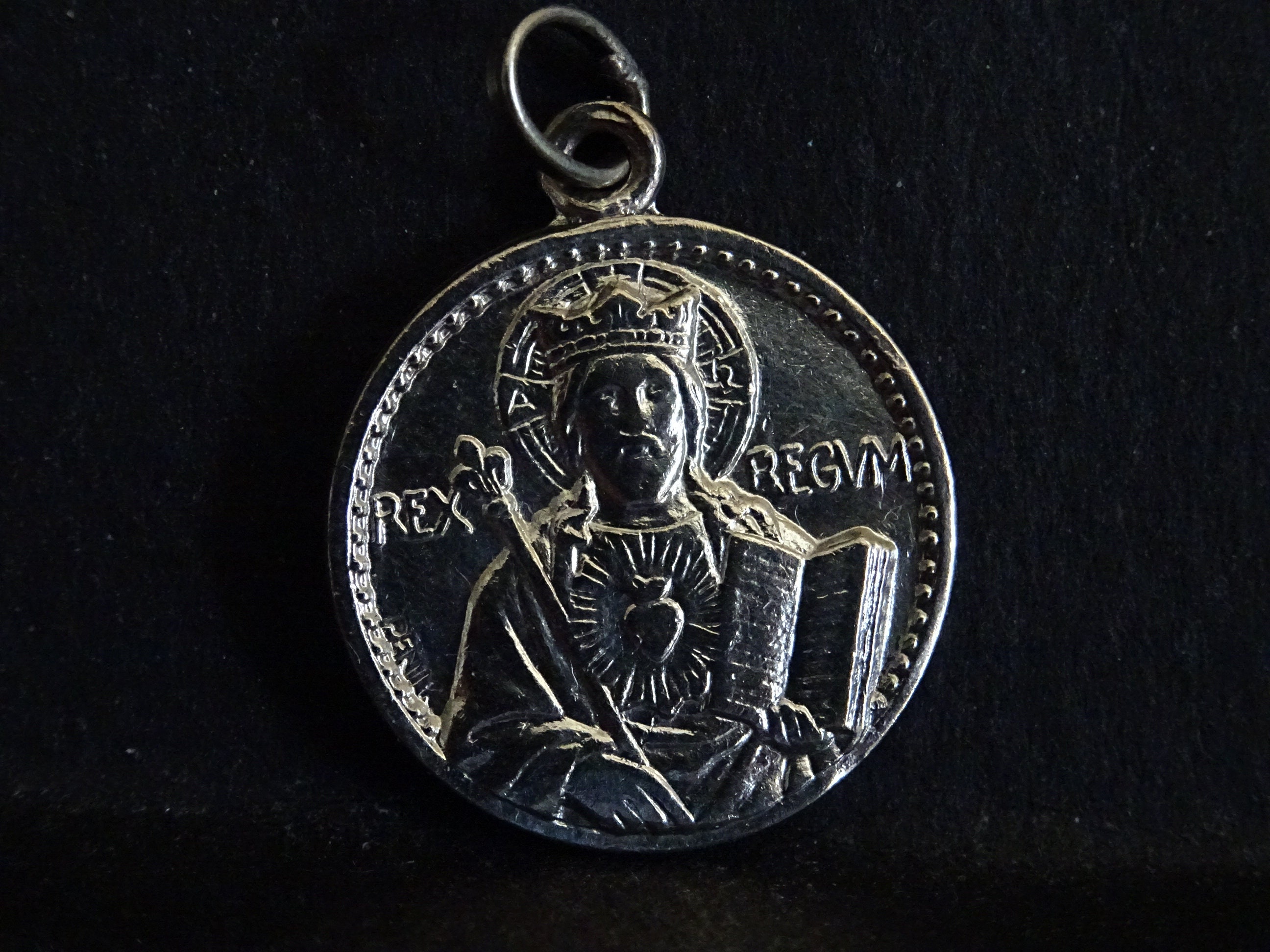 Mont Carmel Saint Roi Coeur . Antique Catholique Pendentif Médaillon Charme P 422