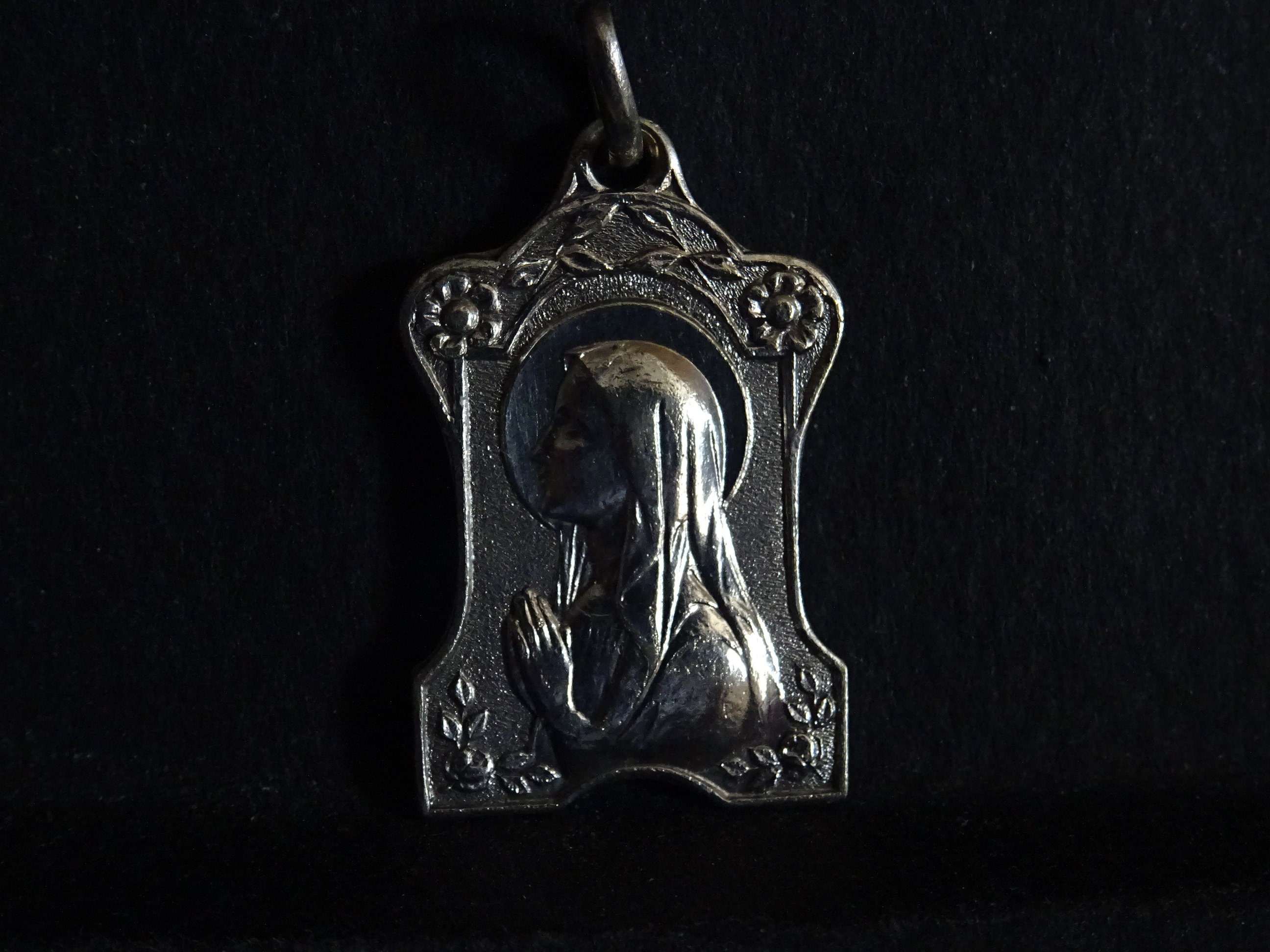 Art Nouveau Notre-Dame de Saint-Laud Angers Français Médaille Pendent Médaillon Saint Charme P 424