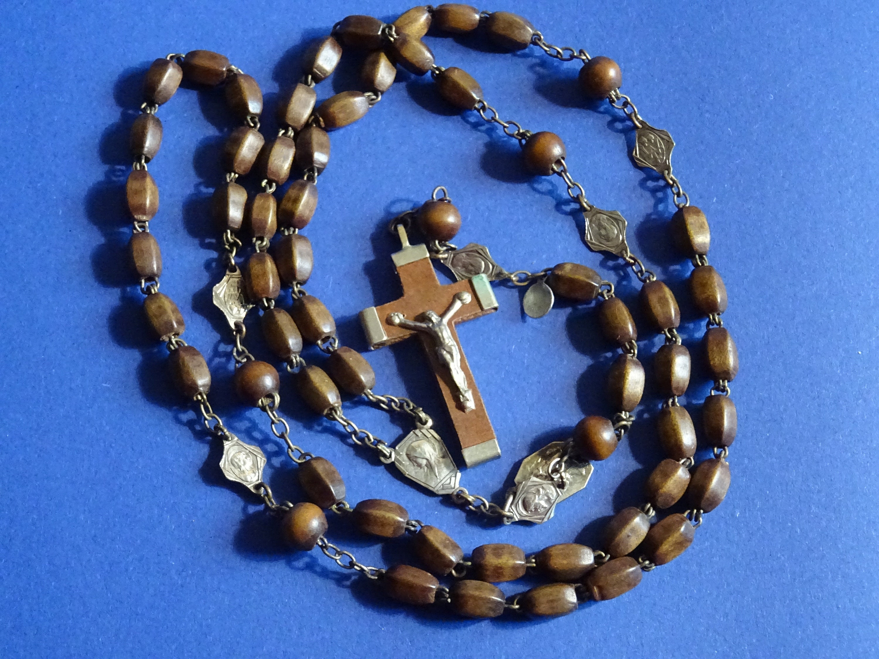 Vintage Chpelet Rosaire Vierge Marie Medaille Lourdes Indecrochable Perles de Bois Brun