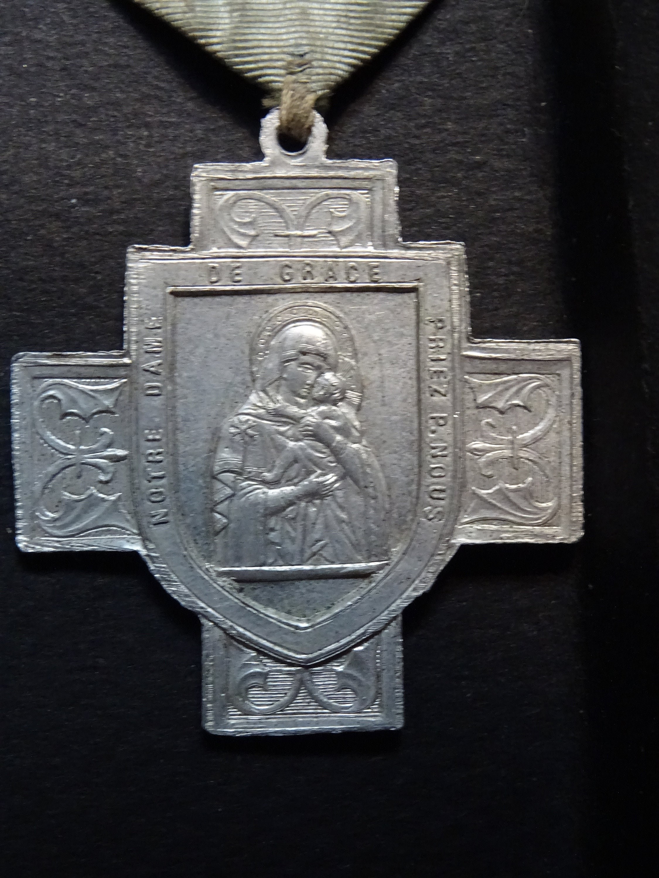 Médaille Français Medaille Cross N. D. Cambrai