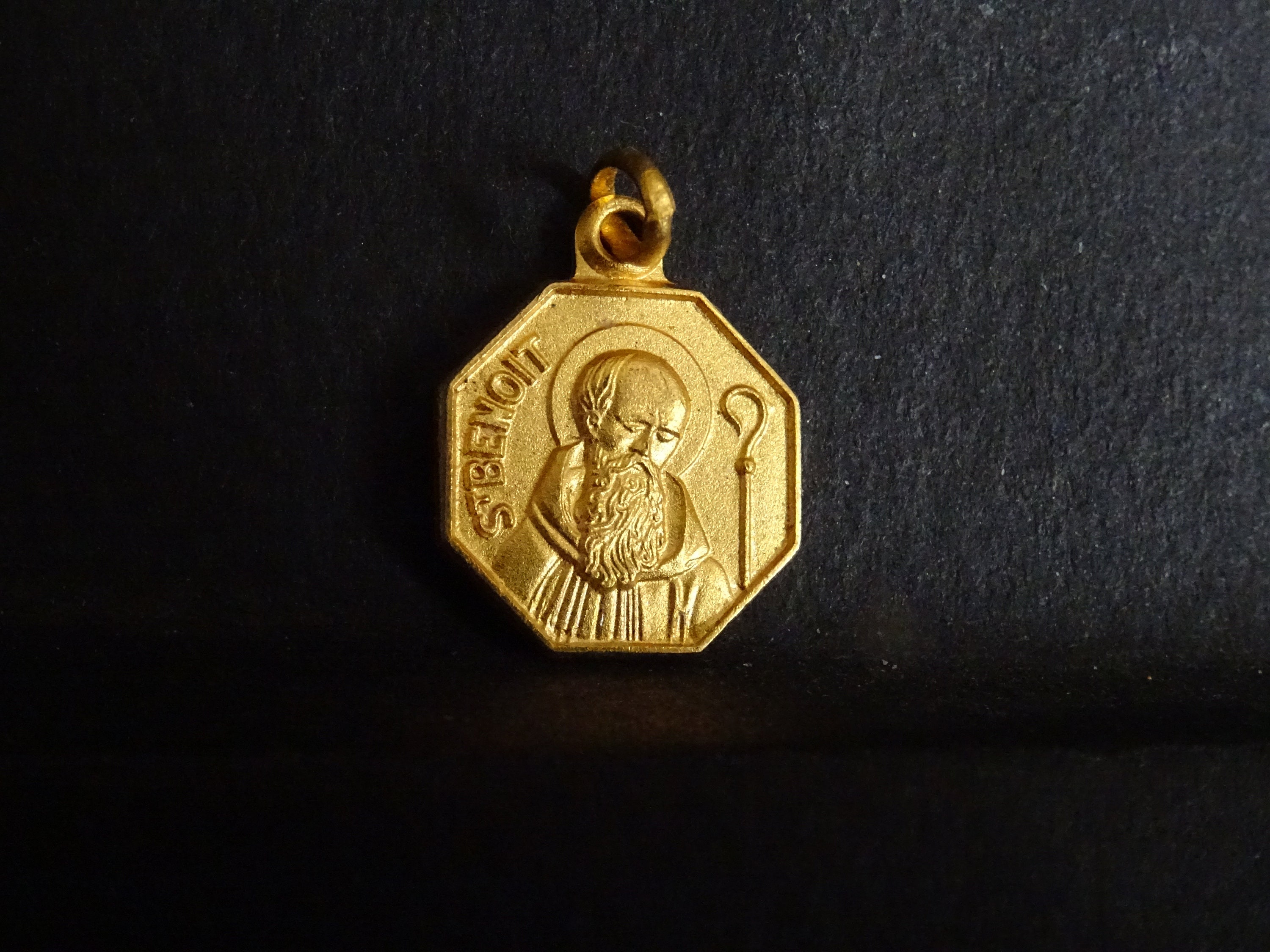 Médaillon St Benoit Gold Colour Pendent Medaille Holy Charm