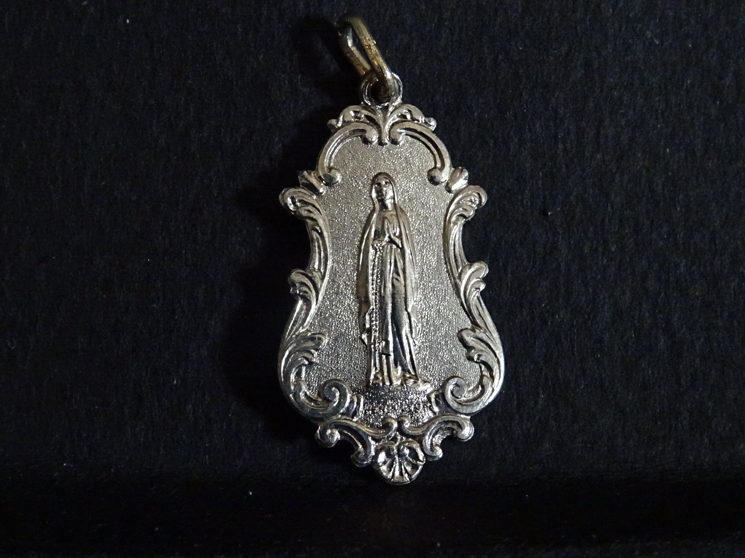 Souvenir Notre-Dame de Lourdes . Médaille Pendente Medaille Holy Charm P 561