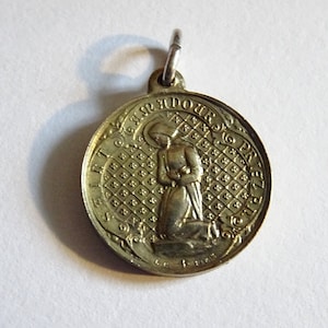 Saint Amadour. friend of God. La fleur de lys  France Engraver L.C. Paris. medal medallion pendent Holy Charm T 192