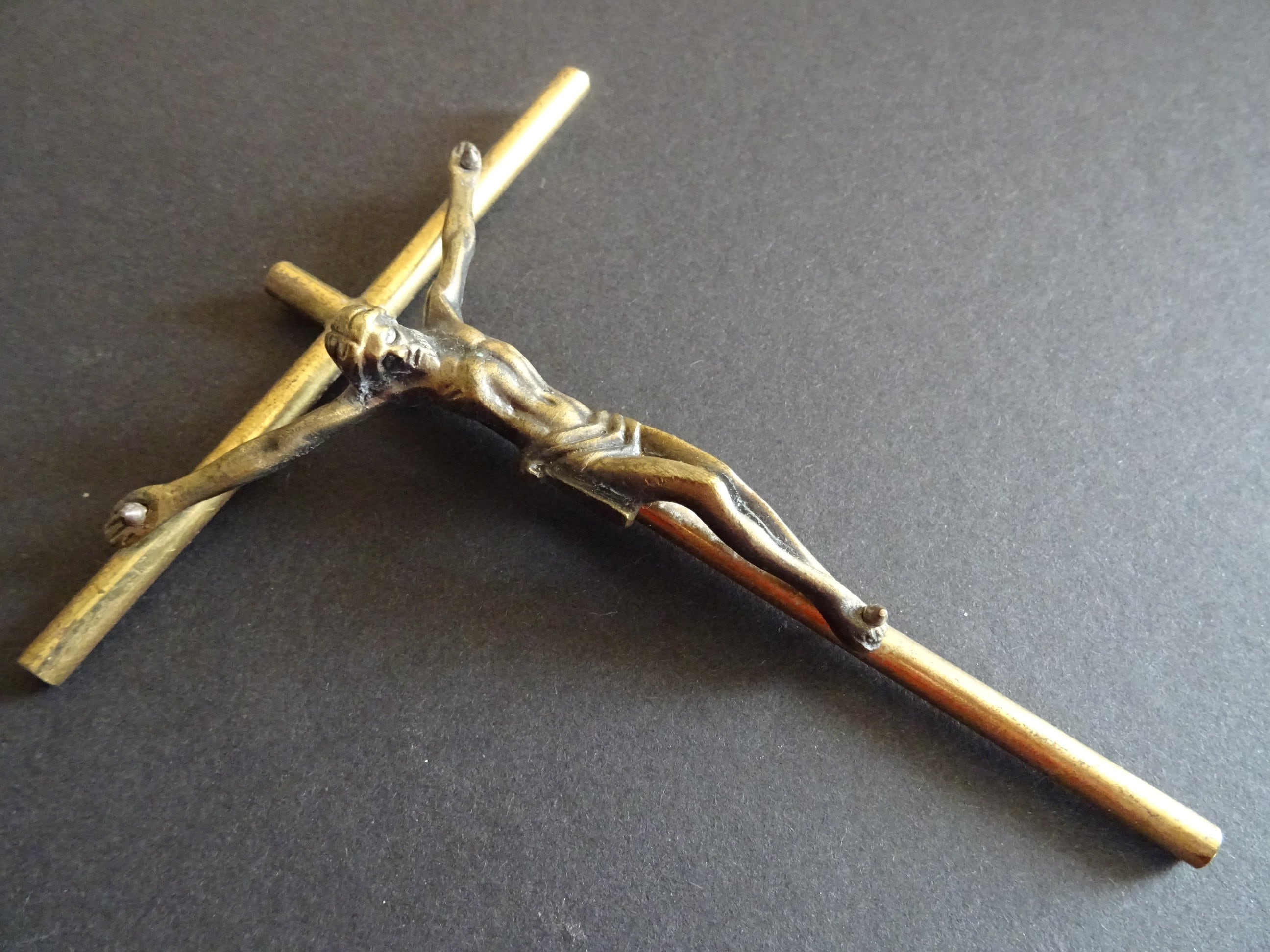 Accrochage Mural Religieux Brozne en Laiton. Croix Crucifix Des Religieuses. Français Millésime B 99