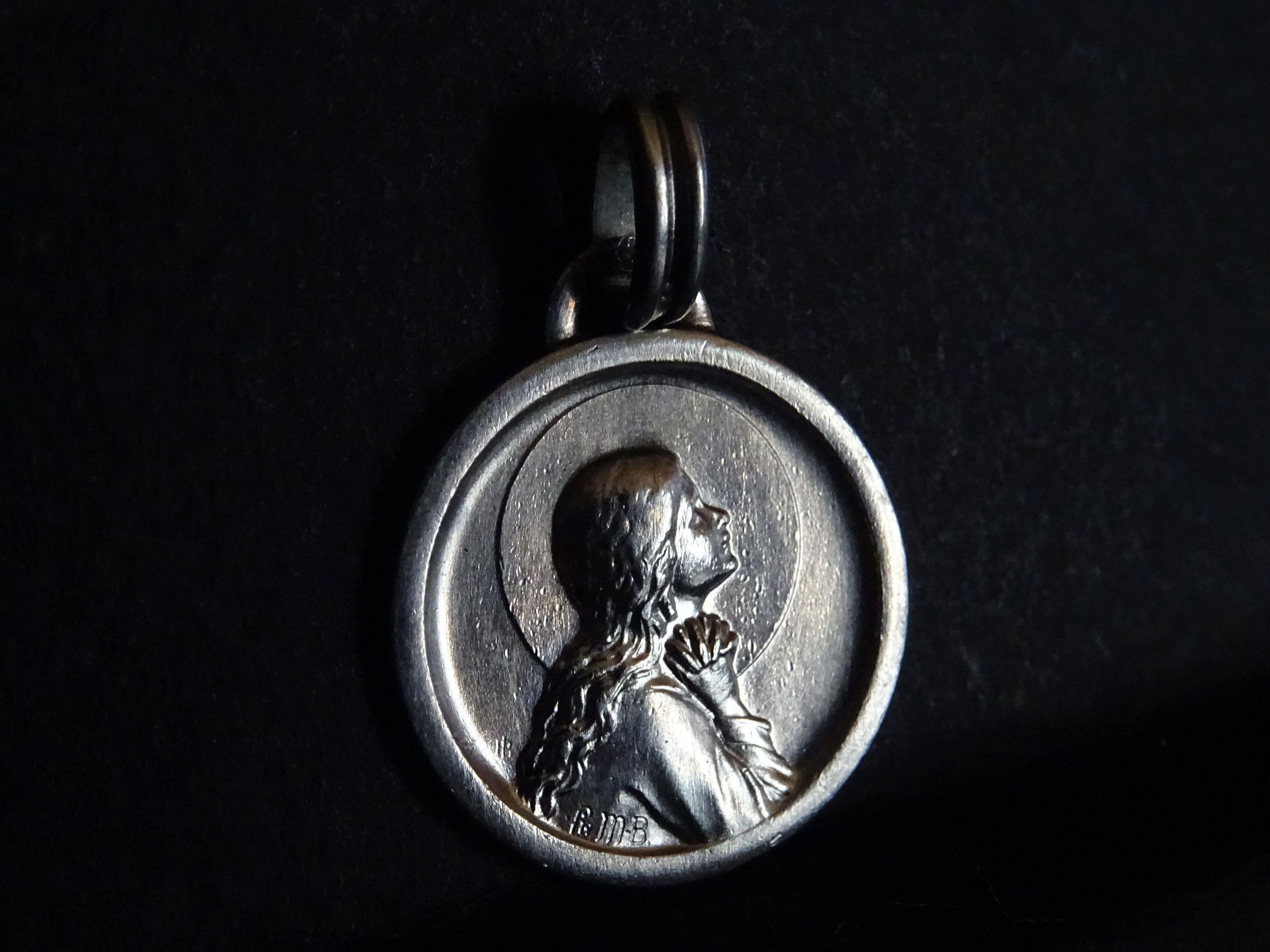 Petite Therese Signé F R M-B Médaille Antique Pendentif en Argent Saint Médaillon de Charme