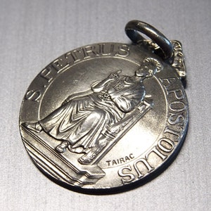 S. Petrus Apostolus. St. Peter with Key to Heaven. Signed. Tairac. Pendent Medallion Medal Holy Charm BB 817 E150