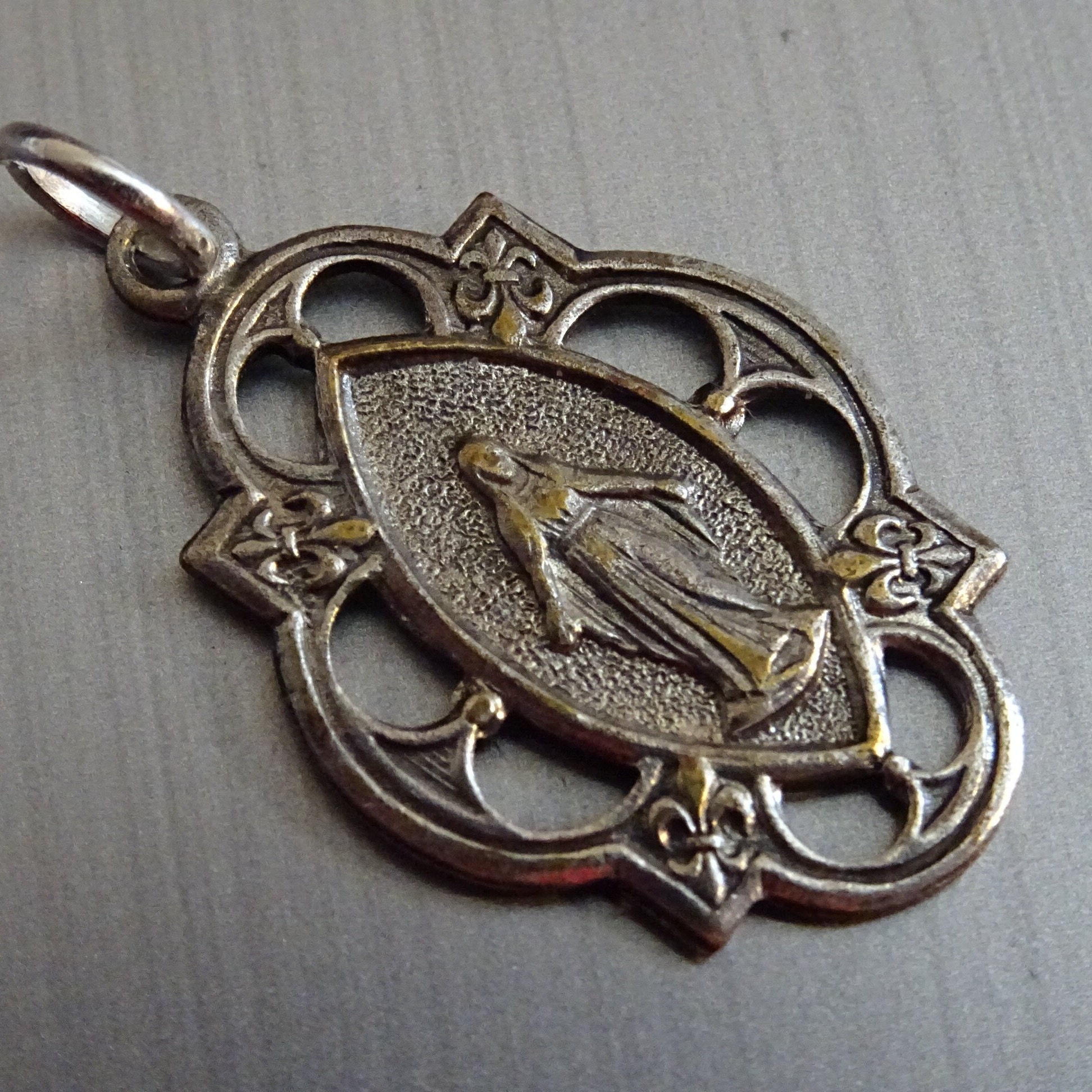 Notre-Dame Saint-Du-Pitie. Médaille Vintage Pendentif Catholique Médaillon Saint Charme D 230