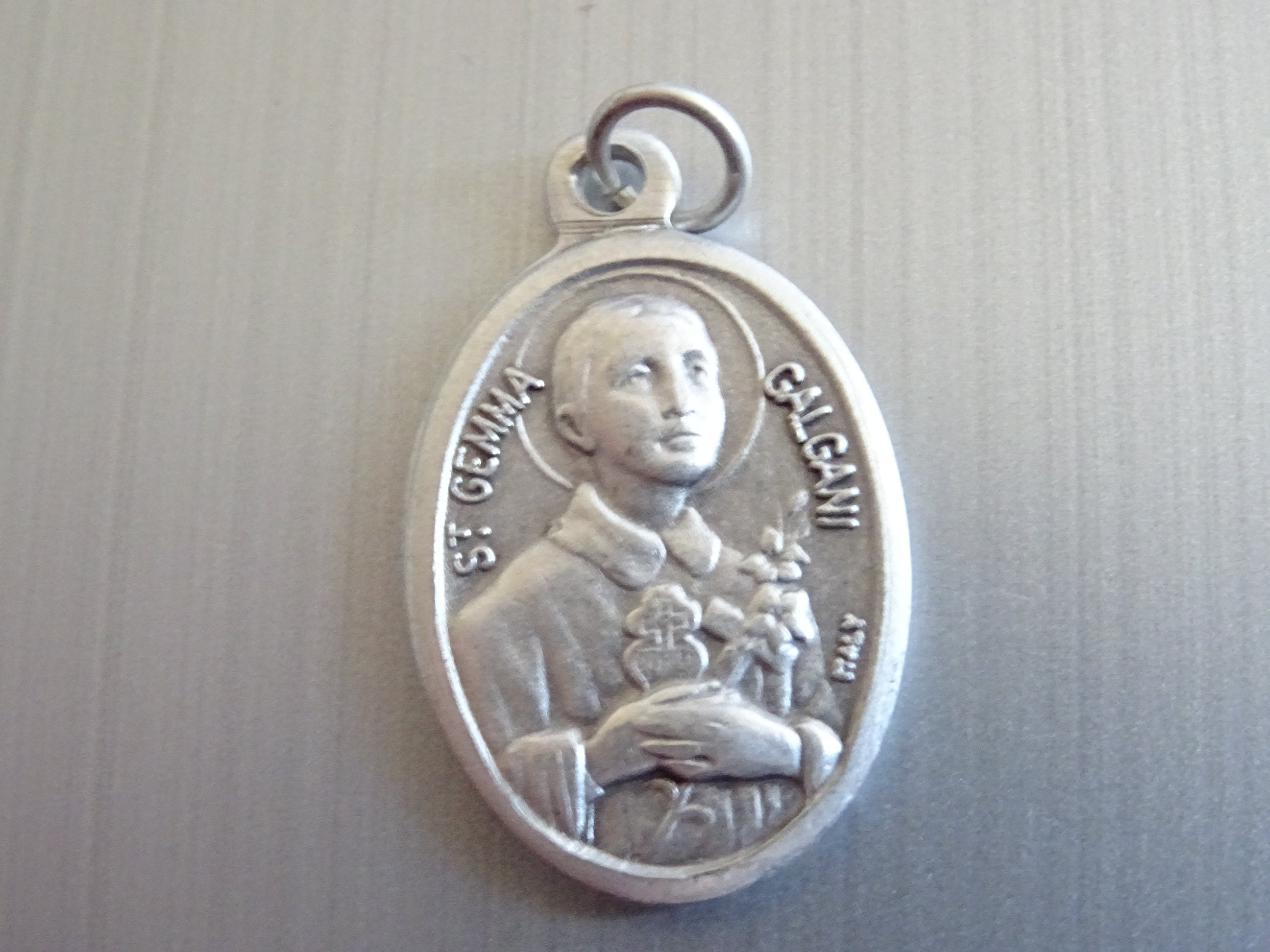 Sainte Gemma Galgani. Saint Patron Des Maux de Dos. Médaille d'argent Médaillon Pendentif Charme B 3