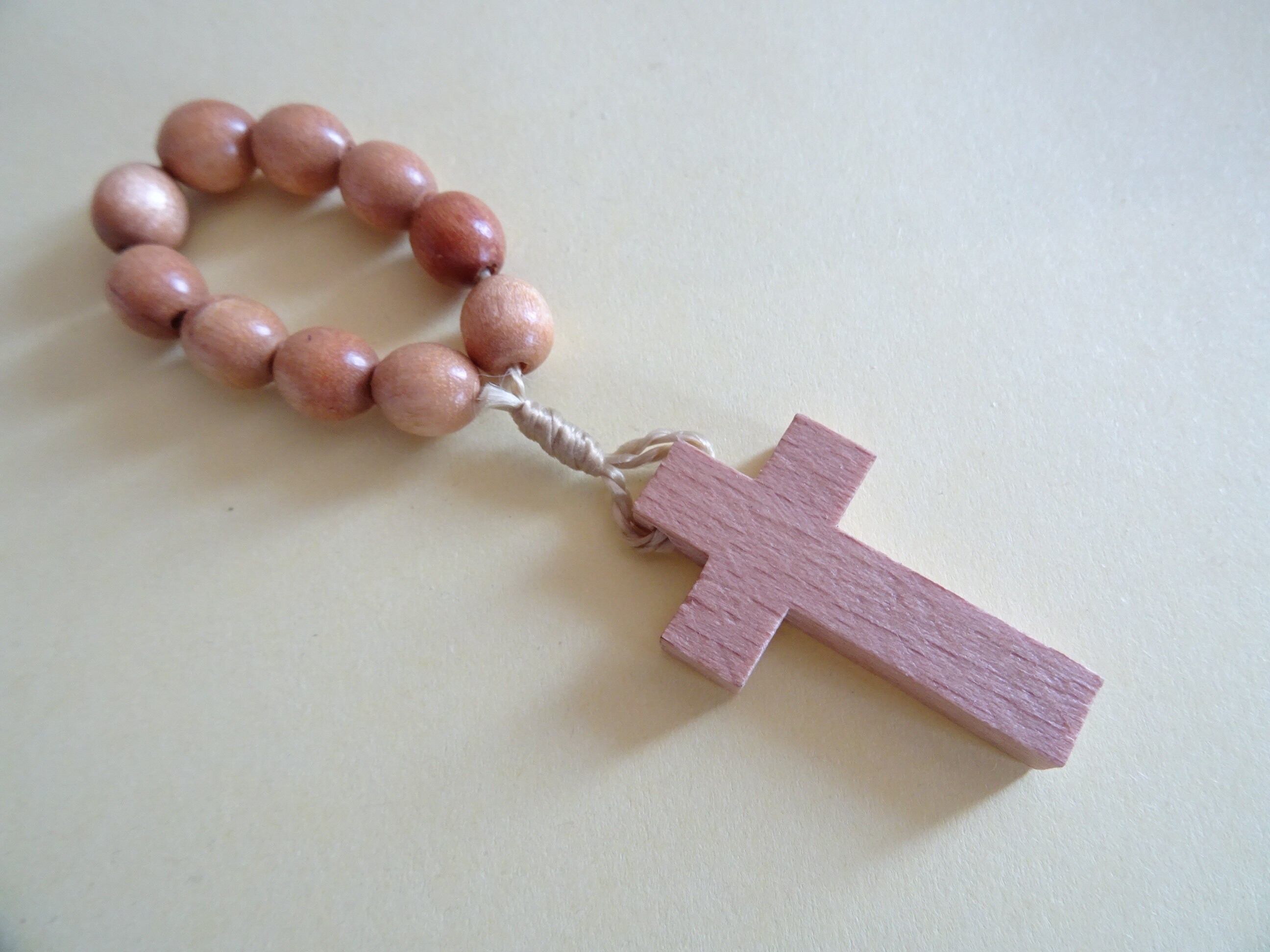 Croix Vintage Doigt Rosaire Brun en Bois France Médaille Religieuse Crucifix Catholique P 726