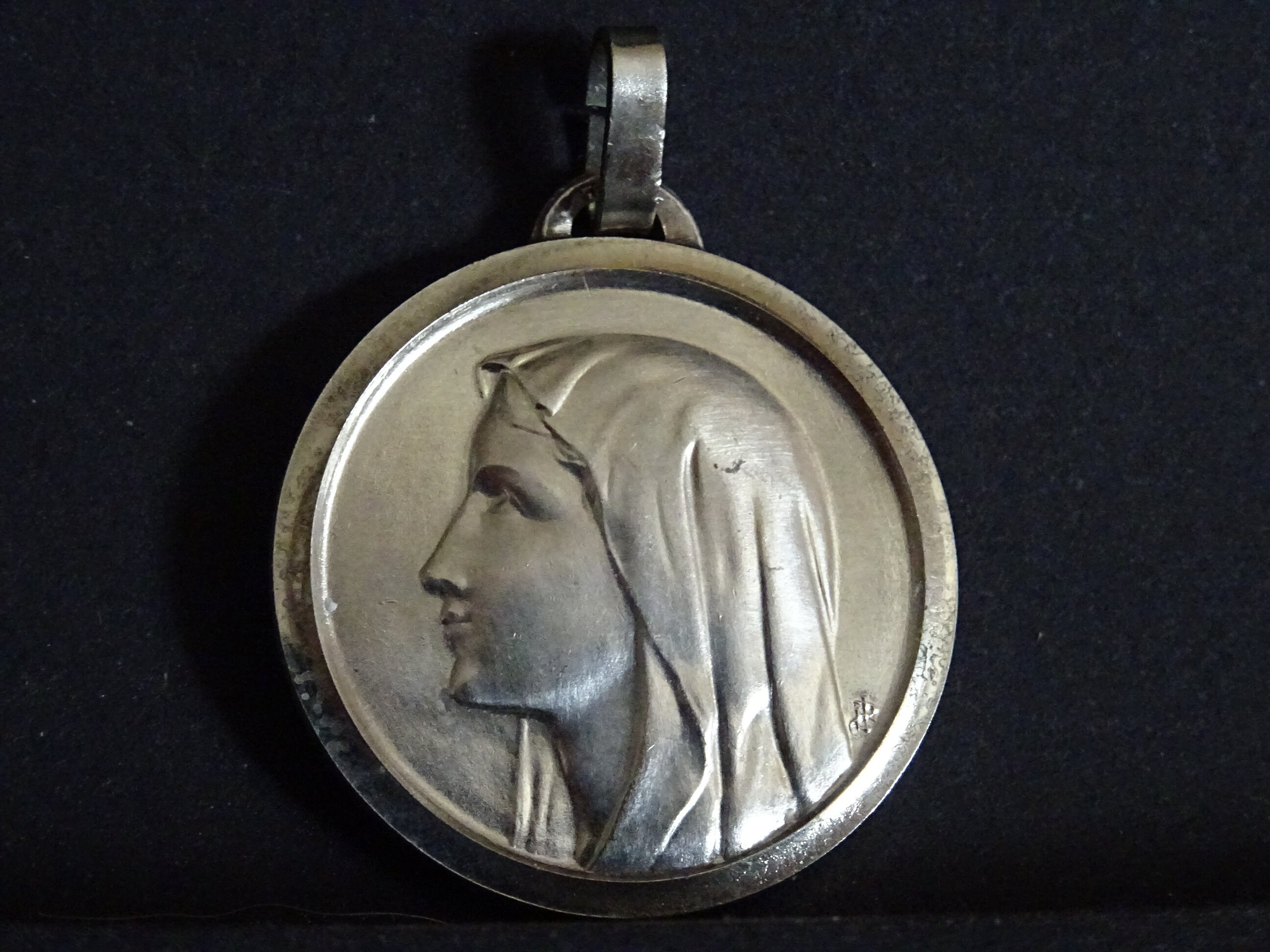 Vierge Marie. Lourdes. Signé Jb. Straight Edge Medal, Holy Charm Pendentif Medallion Medal Medaille 