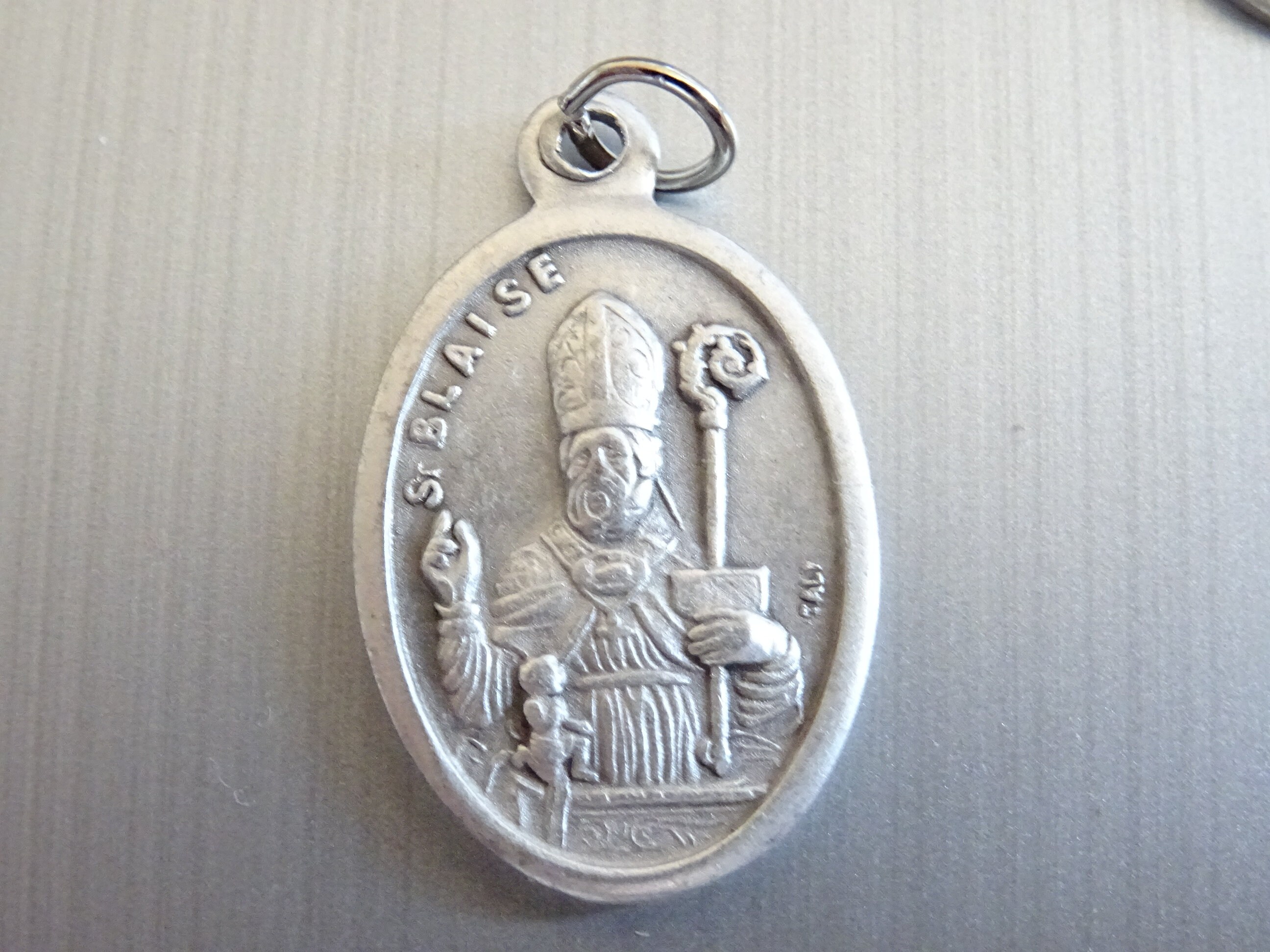 Saint-Blaise. Saint Patron Des Maux de Gorge. Médaille d'argent Médaillon Pendentif Charme B 368