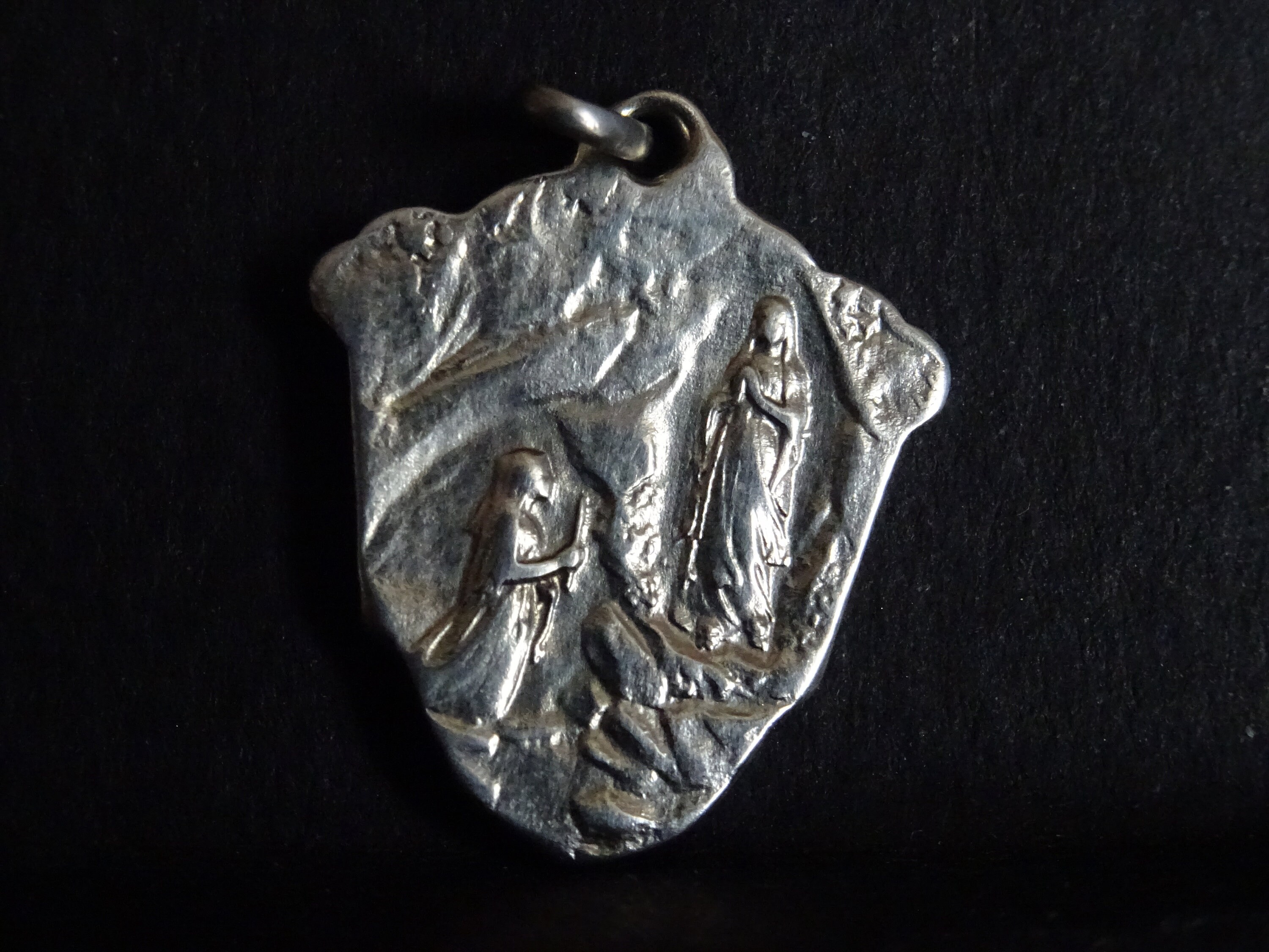 Collier Pendentif Vierge Marie Acier Inoxydable – Médaillon Religieux Vintage Pour Homme & Femme