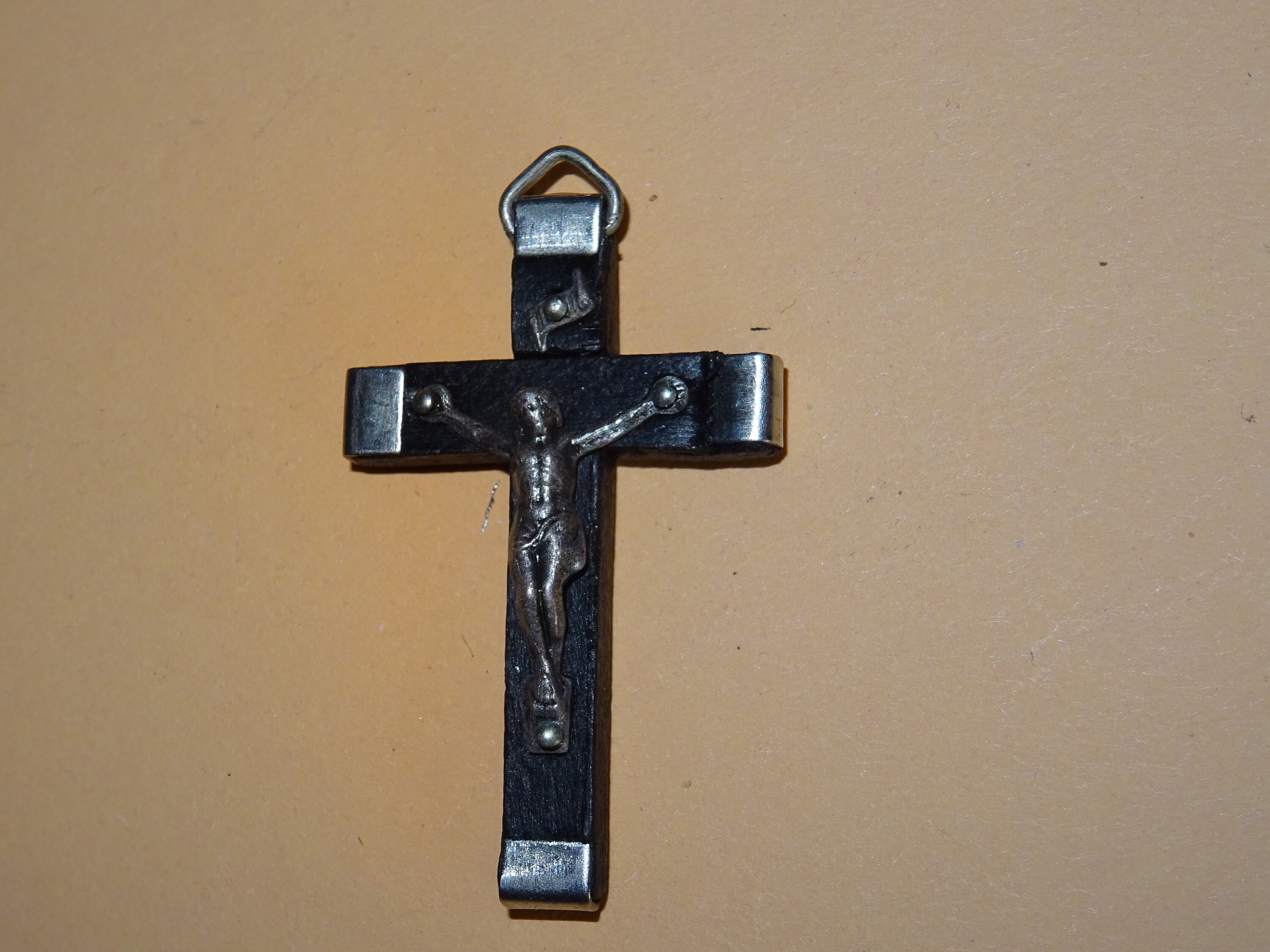 Croix Lourdes Médaille Religieuse Catholique Pendentif Crucifix Aluminium