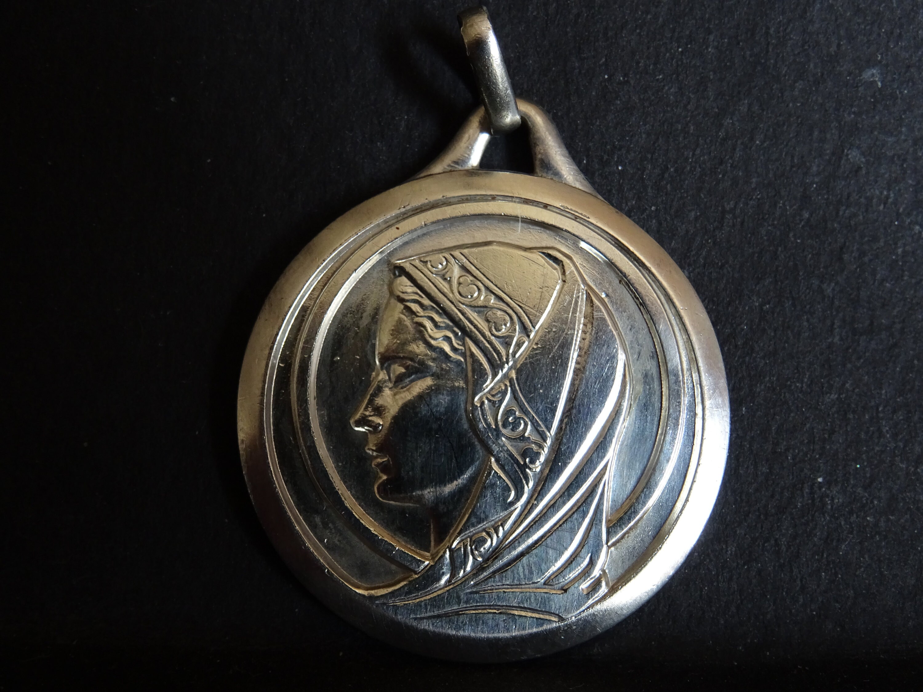 Grotte de Lourdes Lieu Des Apparitions La Vierge Marie avec Une Médaille Foulard Antique Pendentif C