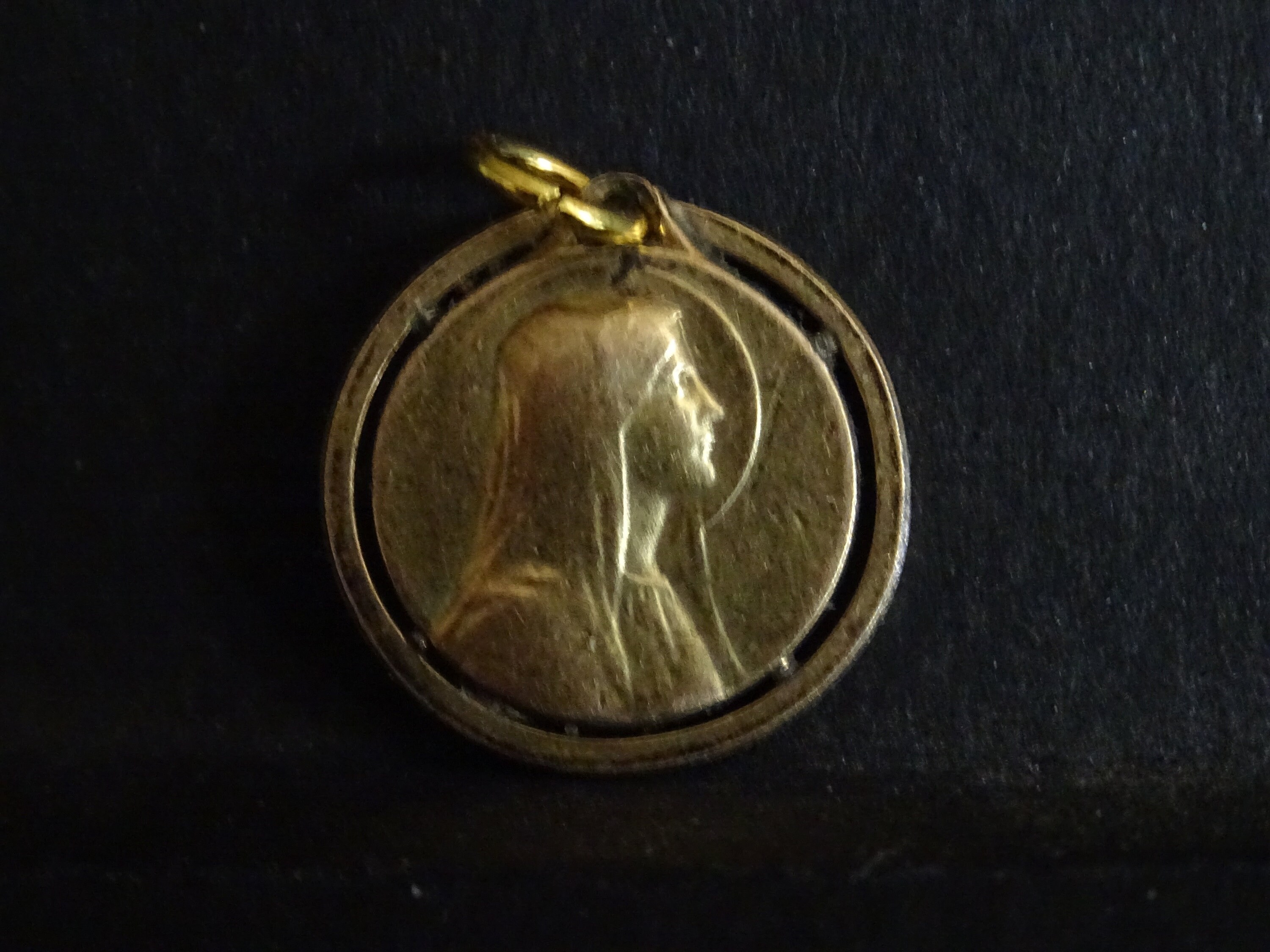 Virgin Mary Pilgrimage Hallmarked Fix Médaille d'or Pendent Medaille Holy Charm P 150