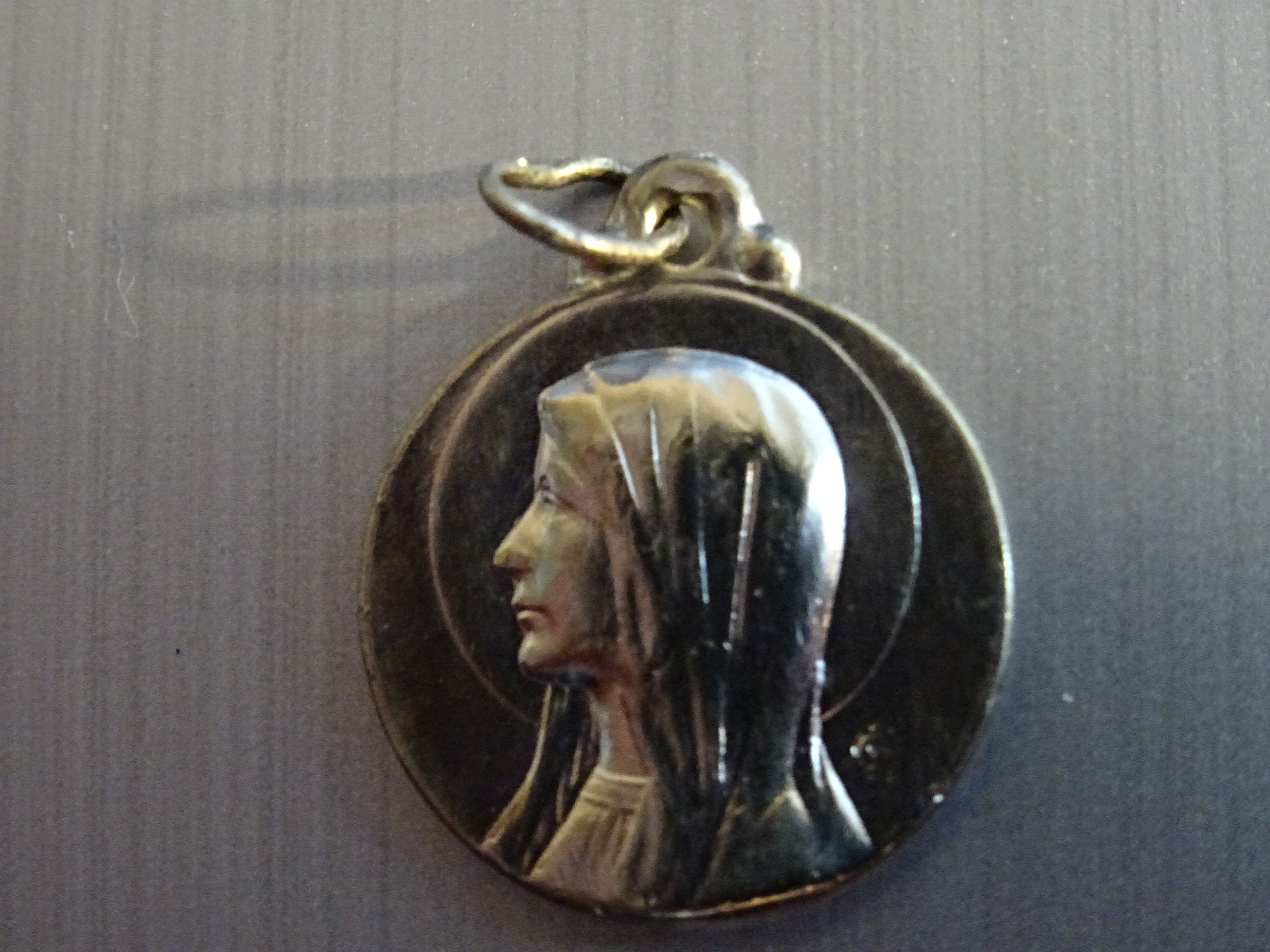 Vierge Marie. Signé. Pendentif Français Religieux Antique. Médaille Médaillon Médaille Saint Charme