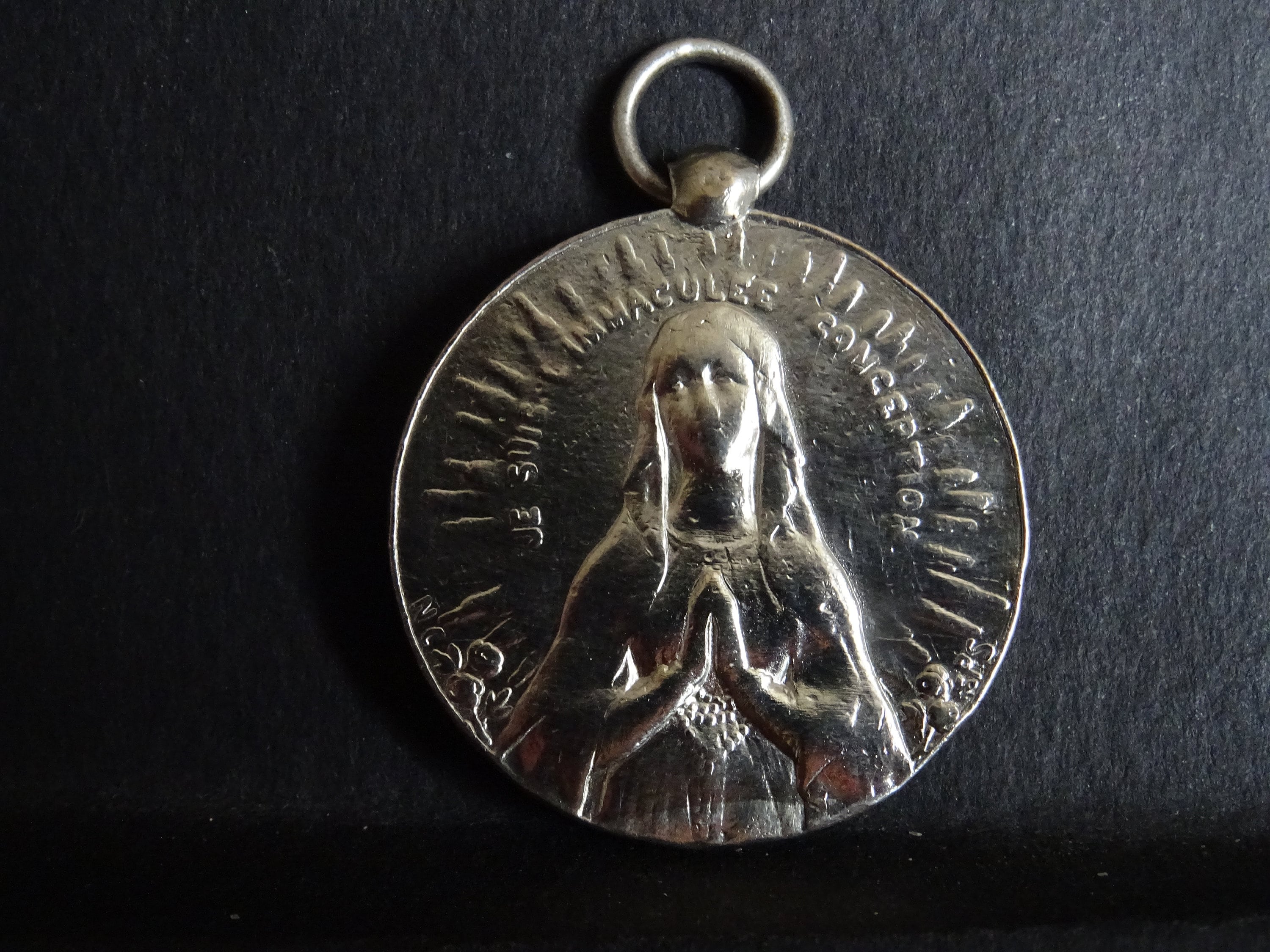Ave Maria Signé P S Médaillon Holy Charm Religieux Français Vintage