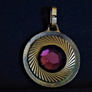 Saint Vincent : The Patron Saint of Winemakers. Holy Medal . Holy Charm Pendant  medallion  Medaille  P 806 E54