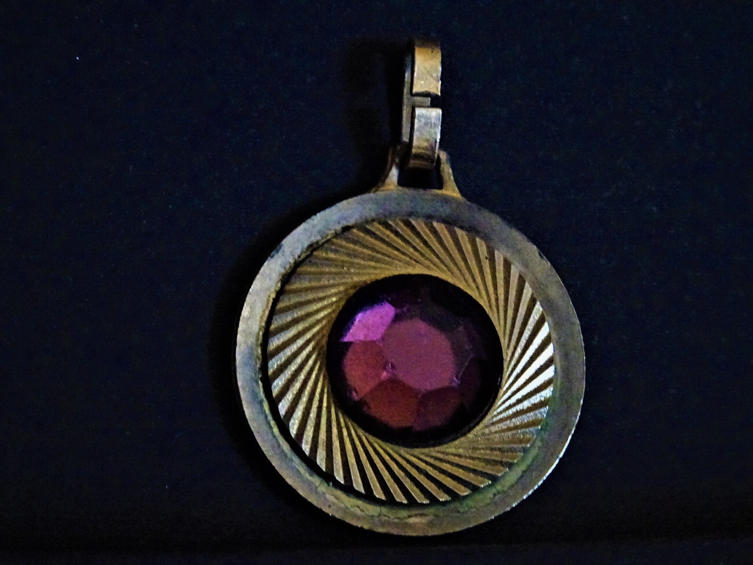 Saint Vincent Le Saint Patron Des Vignerons. Sainte Médaille . Charme Pendentif Médaillon Medaille P