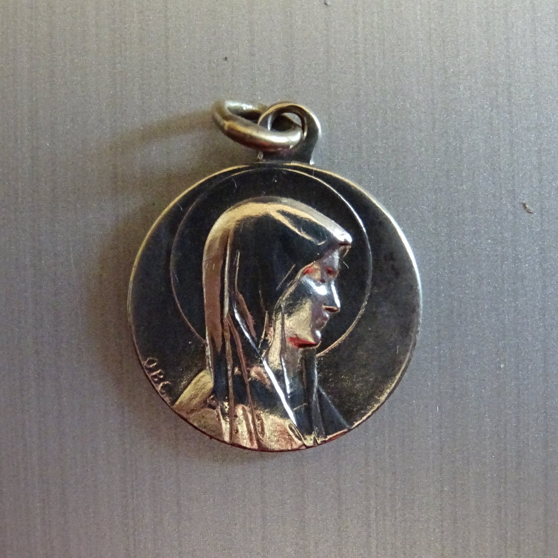 Vierge Marie Roses. Signé 0Bc. Médaille Vintage Pendente Holy Charm B 889