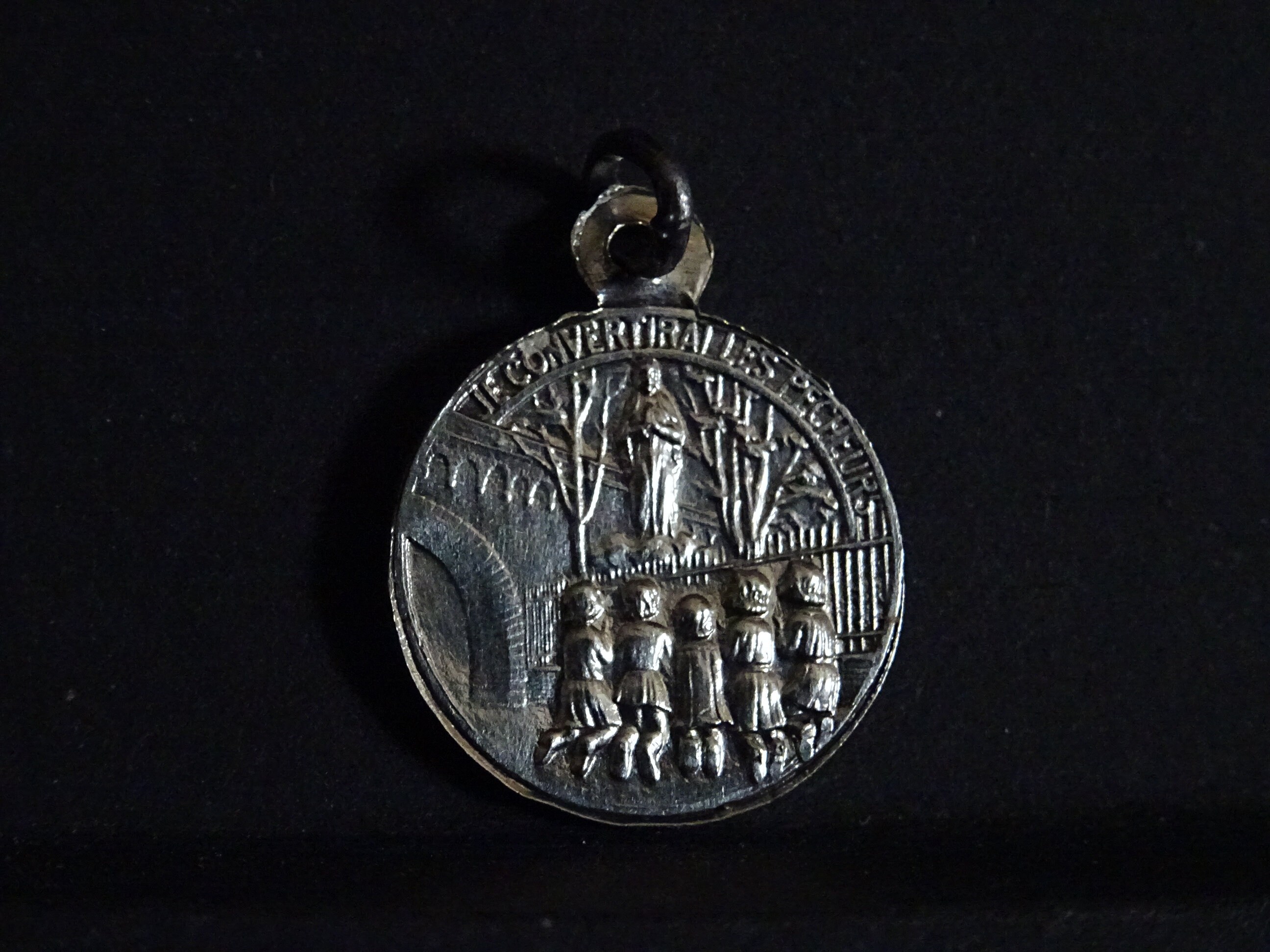 Notre-Dame de Beauraing. Pendentif. Médaille Médaillon Medaille Holy Charm Millésime P 664