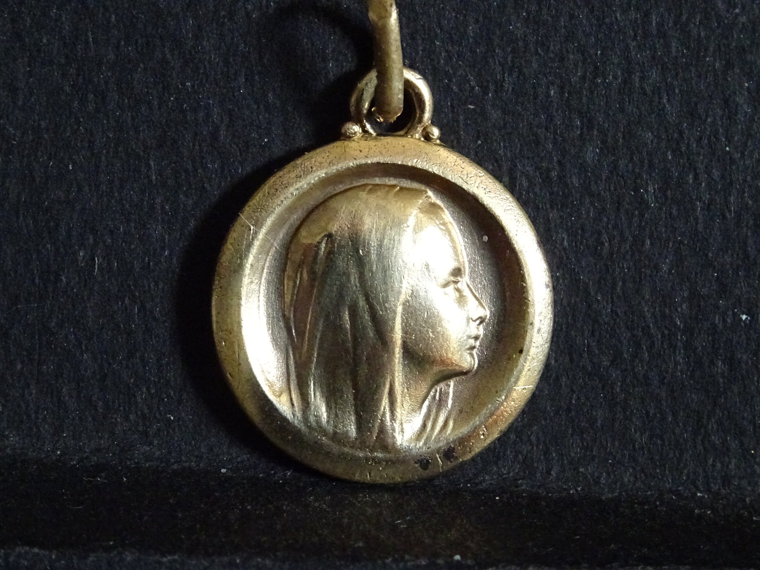 Vierge Marie. Médaillon Pendent Medaille Saint Charme P 546