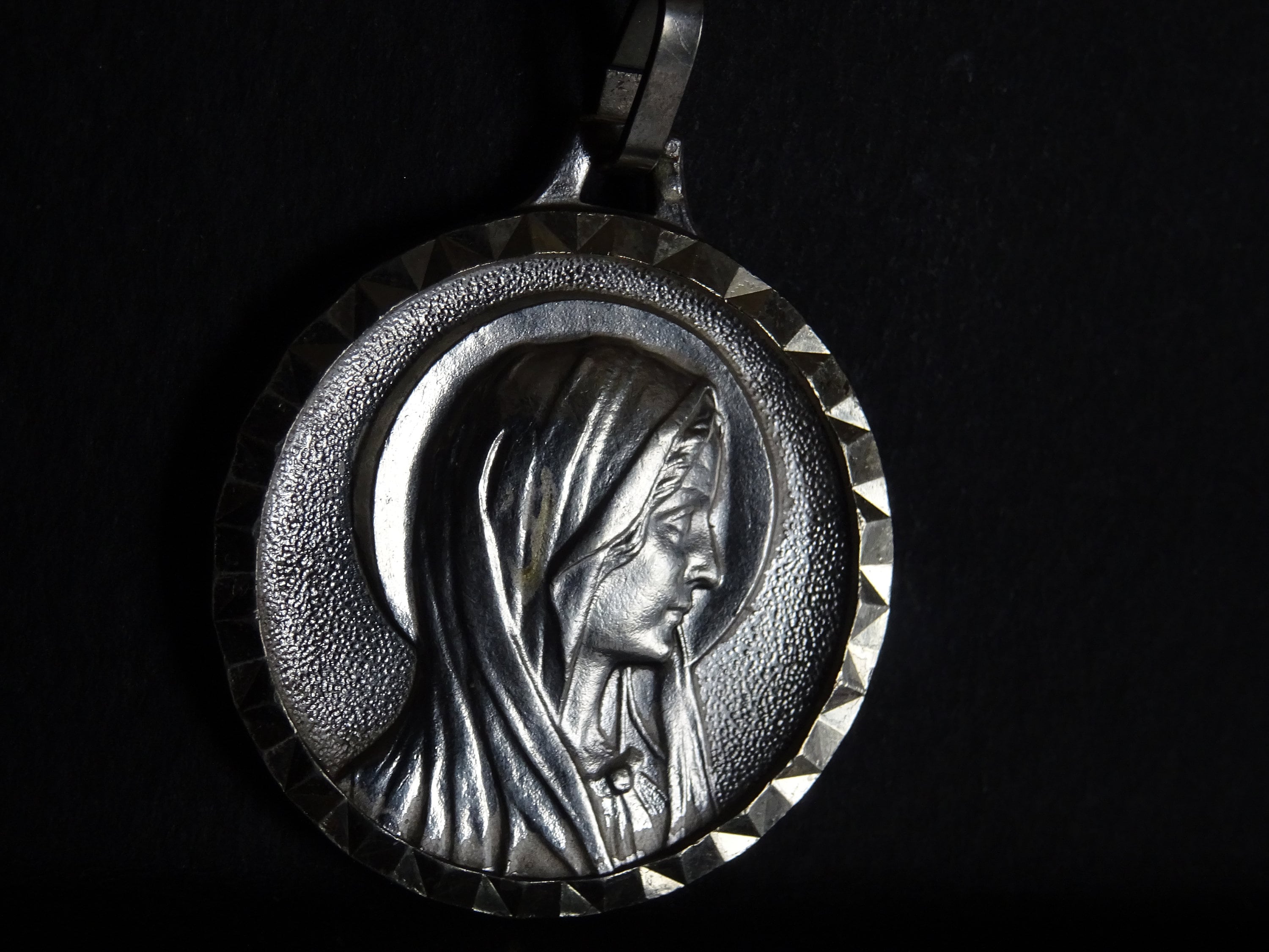 Vierge Marie avec Médaillon Boarder Pendent Medaille Holy Charm P 95