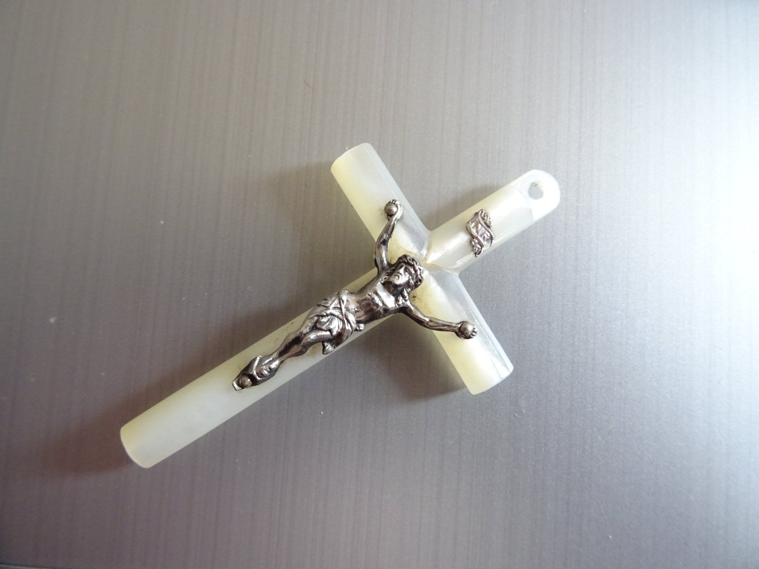 Antique Mother Of Pearl Silver Tone Inri Cross Holy Charm Medal Pendentif Medallion Medaille P 832