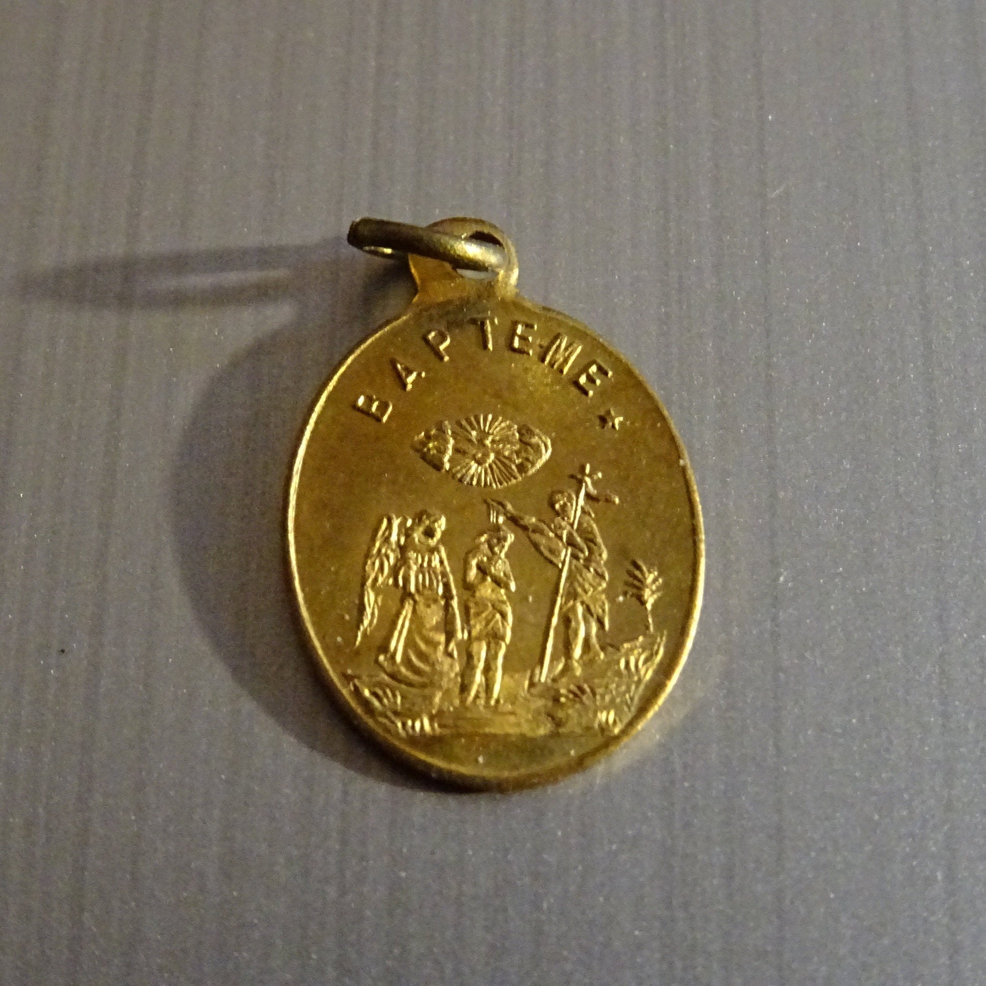 Souvenir Jérusalem Croix Bapteme. Petite Médaille Vintage Médaillon Pendentue Saint Charme B 898