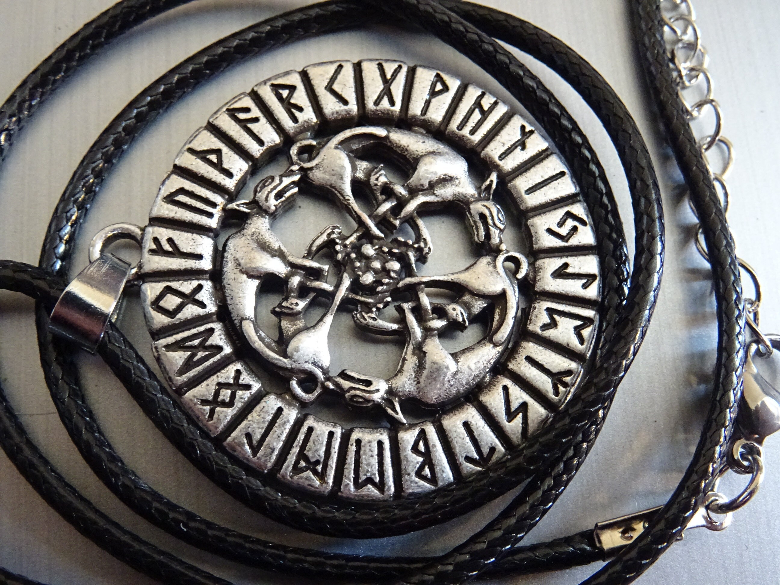 Wolf Pack in Viking Runic Circle Norse Amulette Talisman Mythologie Nordique Pour Hommes Femmes Pend