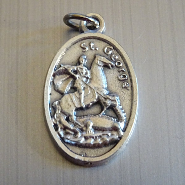 Sankt Georg. Schutzpatron von England, Ideale der Ehre, Tapferkeit und Galanterie, Medallion pendent Medaille Heiliger Charm B 533