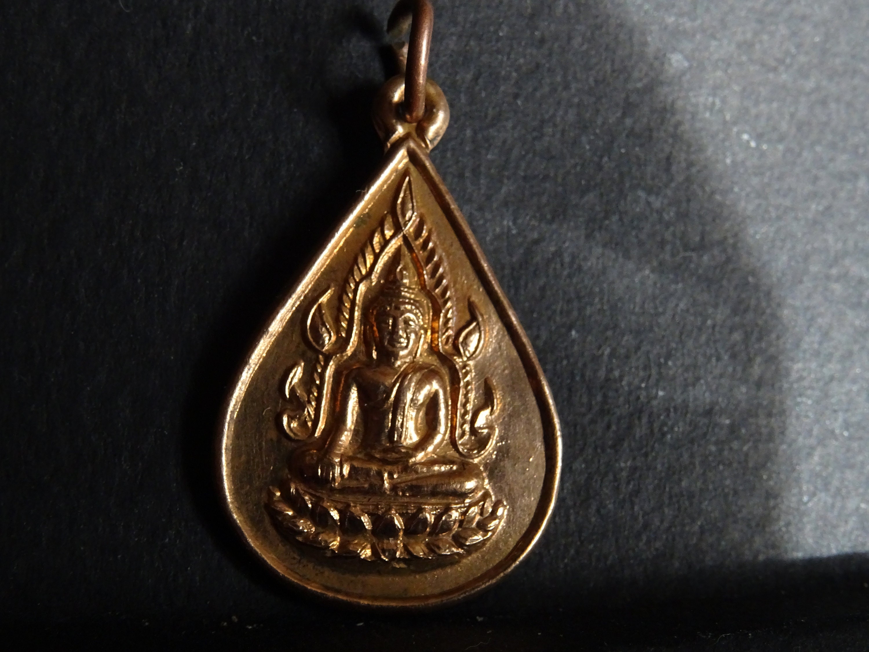 Thai Bouddhiste Amulet Intéressant Projet de Recherche Pendant Cuivre Nettoyé A10