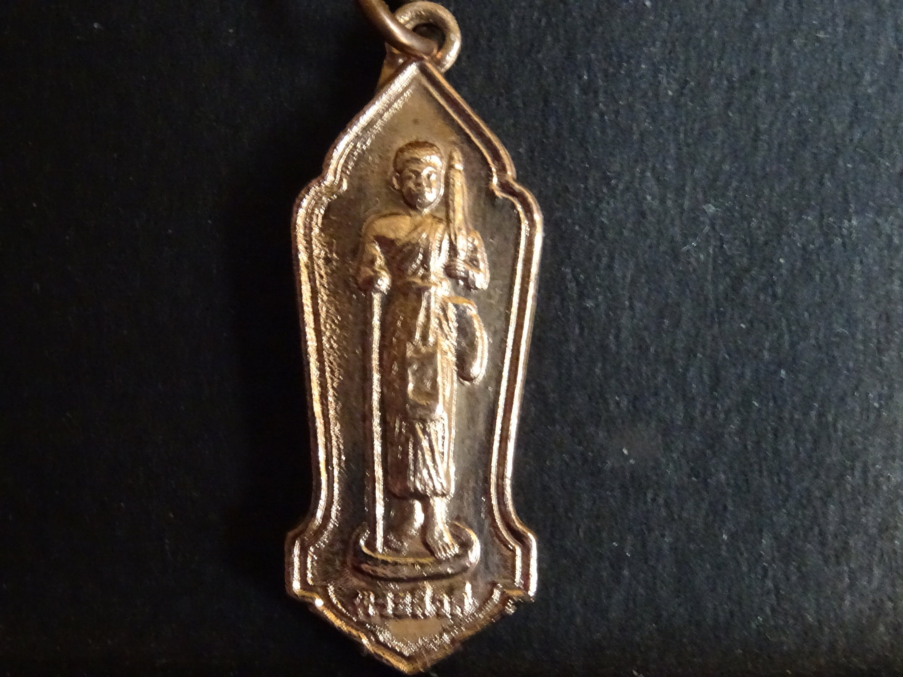 Thai Bouddhiste Amulet Brass Intéressant Projet de Recherche Pendentif Nettoyé Un 86