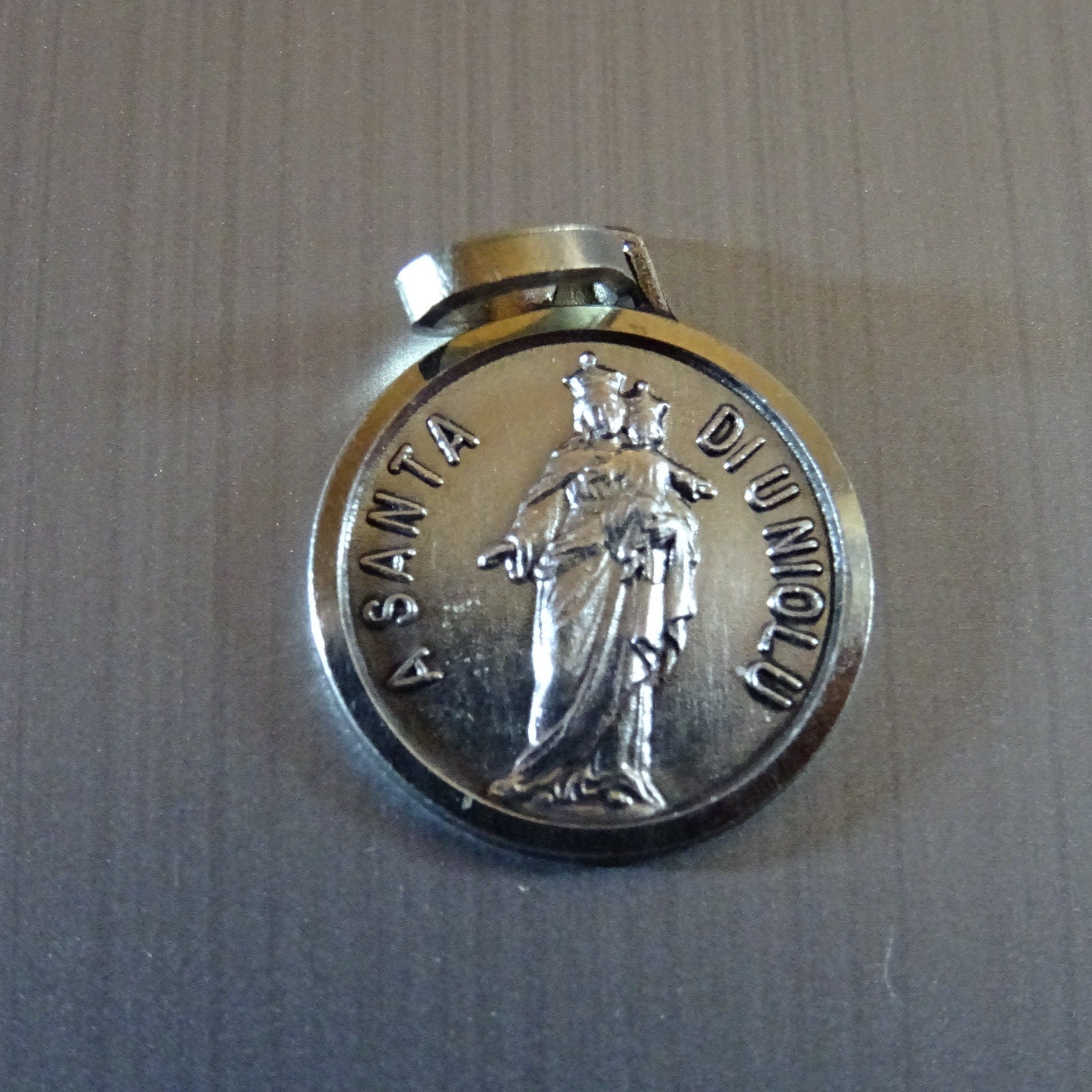 Le Festival de A Santa Di U Niolu. Saint Jean-Baptiste. Ancienne Médaille Religieuse Médaillon Pende