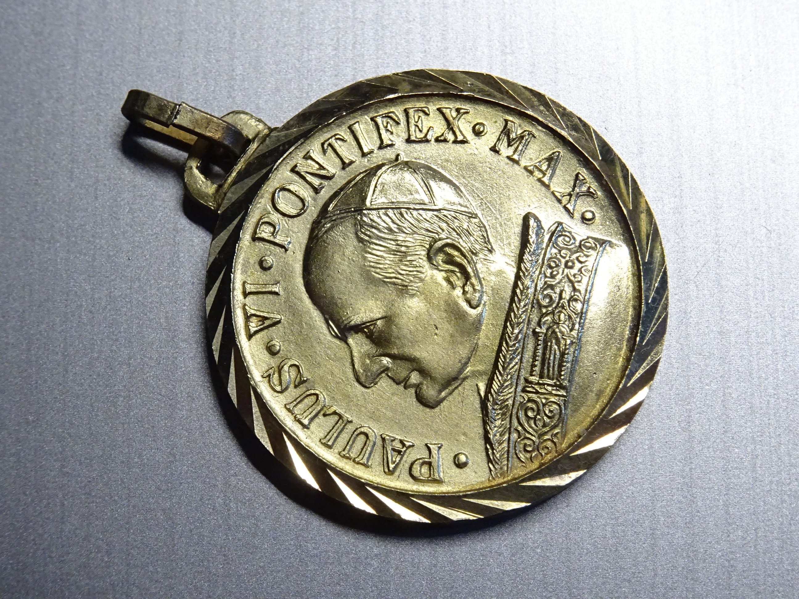 Paulus VI Pontifex. Max. Anno Santo. 1975. Pendent Medallion Medal Holy Charm T 774