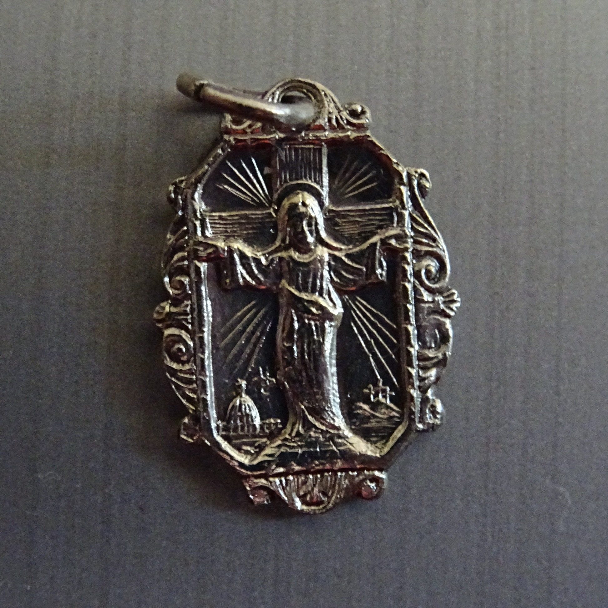 Notre-Dame de Rome. Français Vintage Pendentif Religieux Médaillon Saint Charme B 874