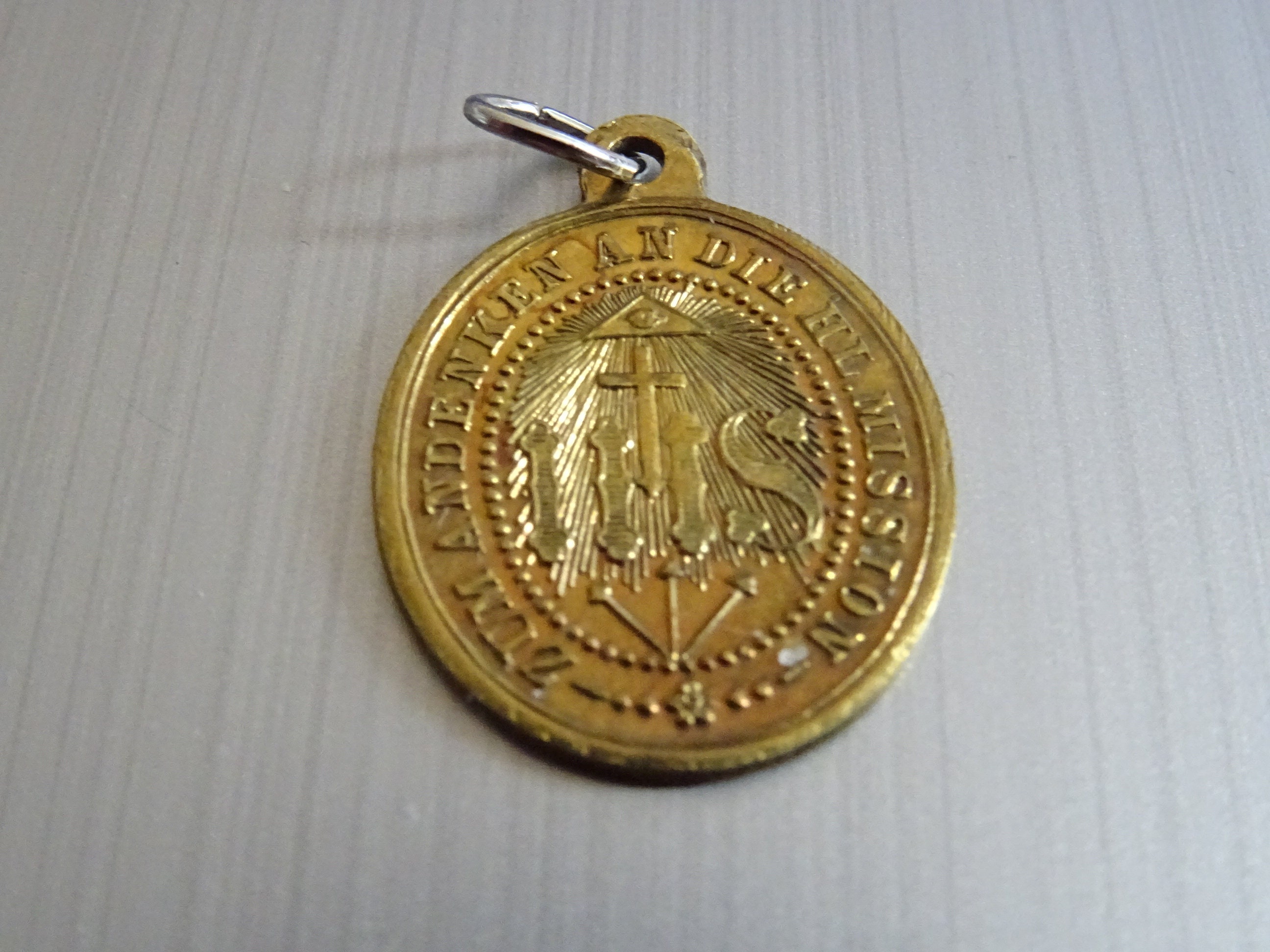 Croix H I S . Médaille Médaillon Pendente Saint Charme B 294