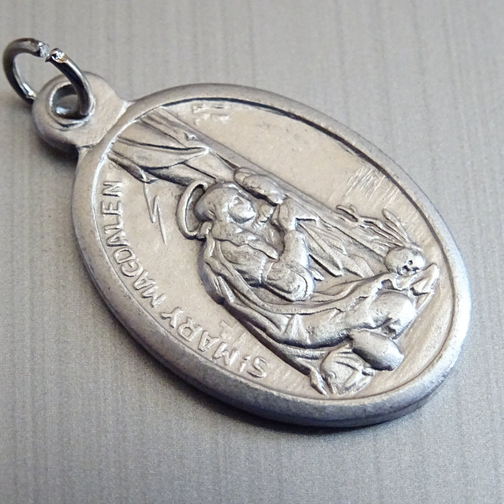 Marie-Madeleine Patronne Des Coiffeurs. Médaille Médaillon Pendente Saint Charme D 112