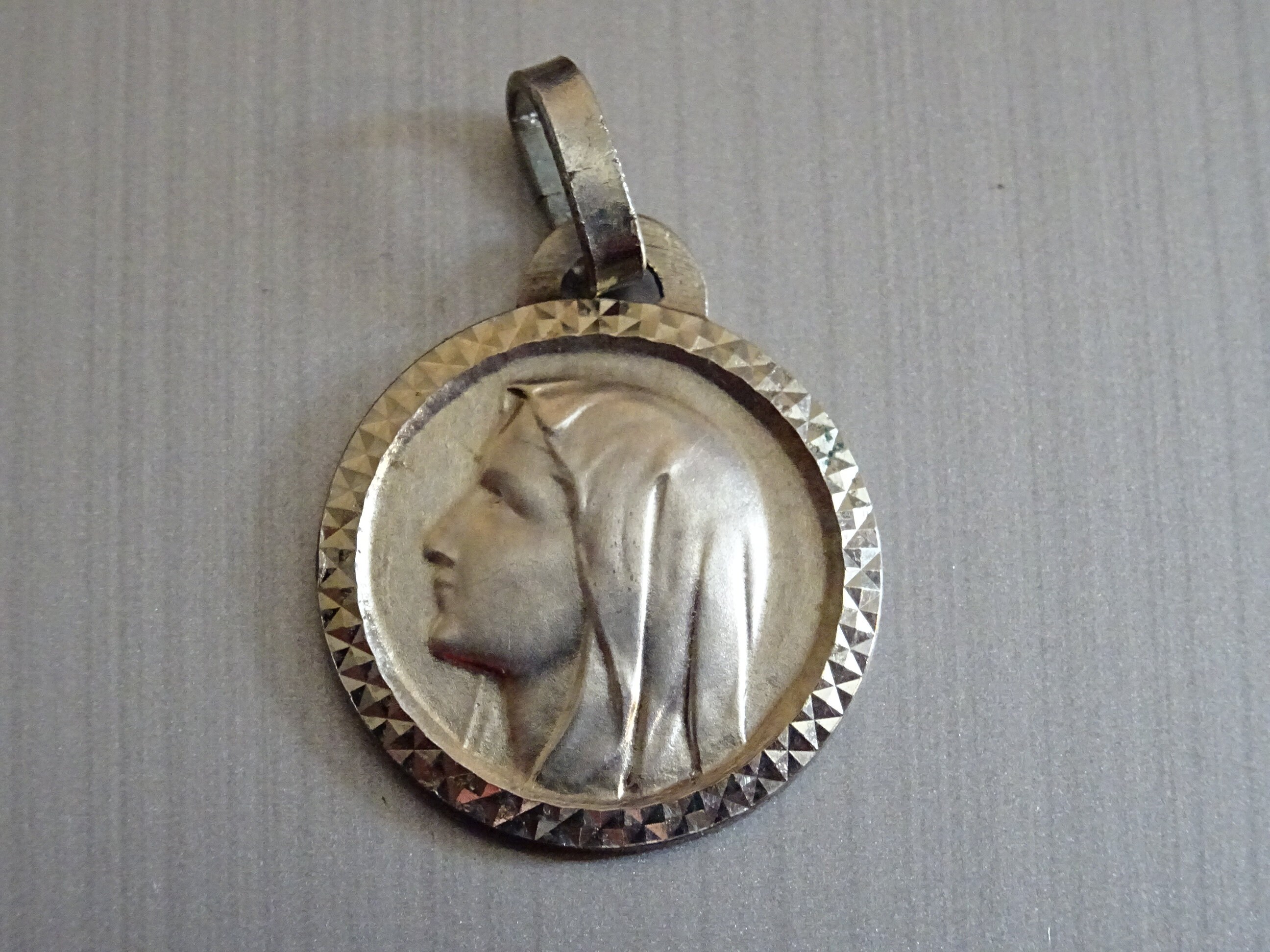Sainte Vierge Marie. Bord Biseauté. Signé Jean Balme. Pendentif. Médaille Médaillon Médaille Holy Ch