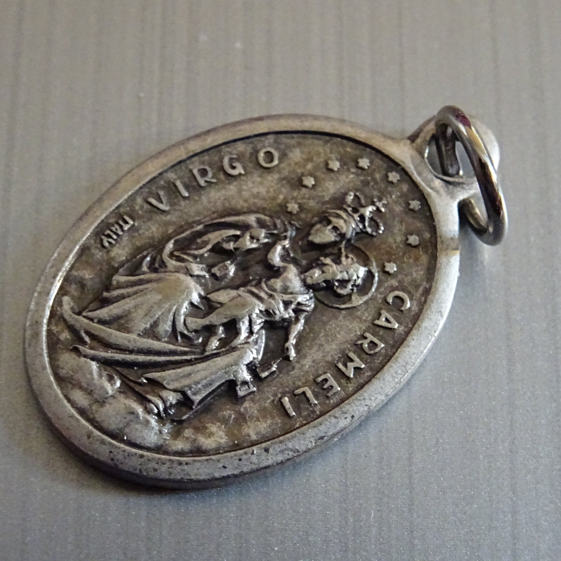 Notre-Dame Du Mont Carmel A Été Adoptée Au 19Ème Siècle Comme La Sainte Patronne Chili. Médaille d'a