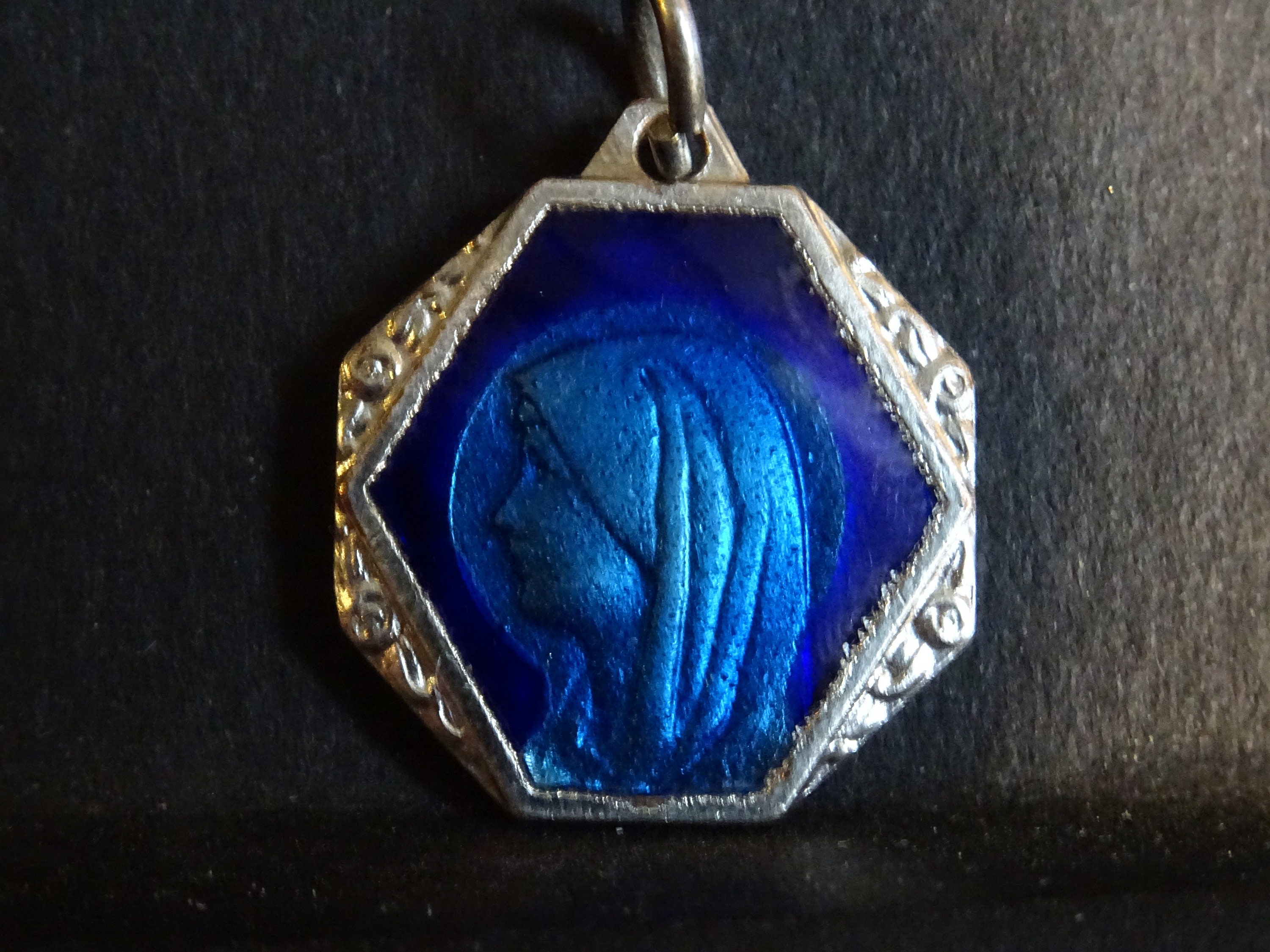 Vintage Français'émail Bleu Vierge Marie, Pendentif, Lourdes, Catholique, Religieuse Médaille Medail