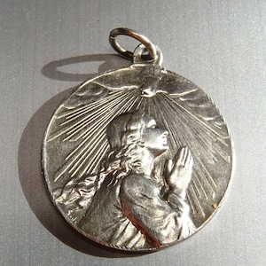 Memory of Confirmation. Ricordo Della Cresima. Signed S J. Medallion Religious Holy Charm Pendent Vintage BB 613