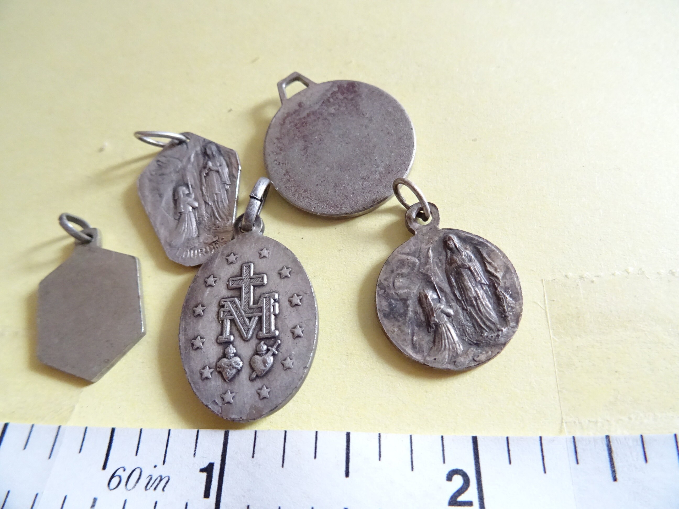 Lot 5 Millésime. Médaille Miraculeuse Vierge Marie, Du Médaillon Pendentif Saint Charme Medaille P 7