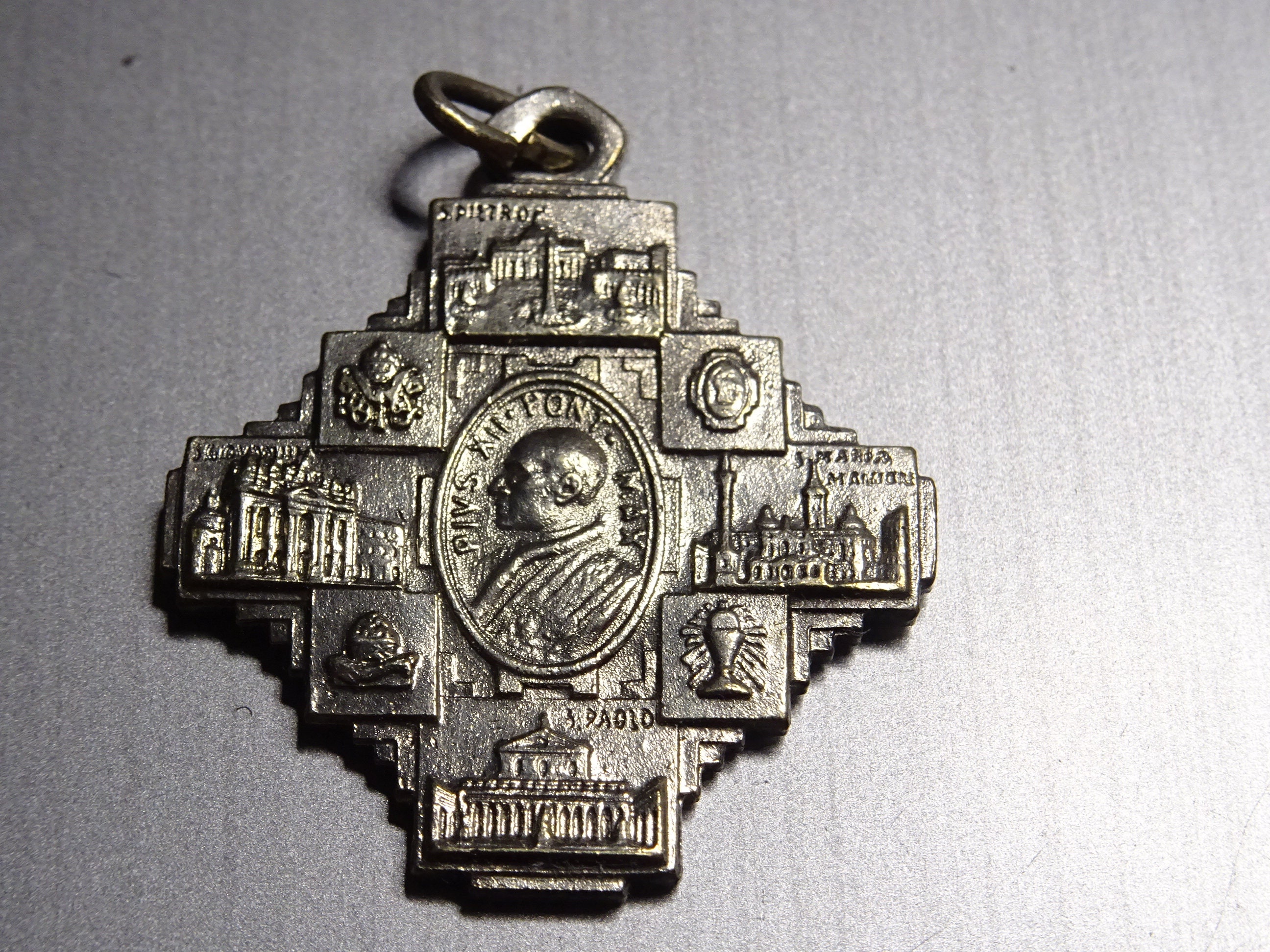 カリスマ的なバチカン十字架 Pivs XII Anno Santo。聖なるチャーム