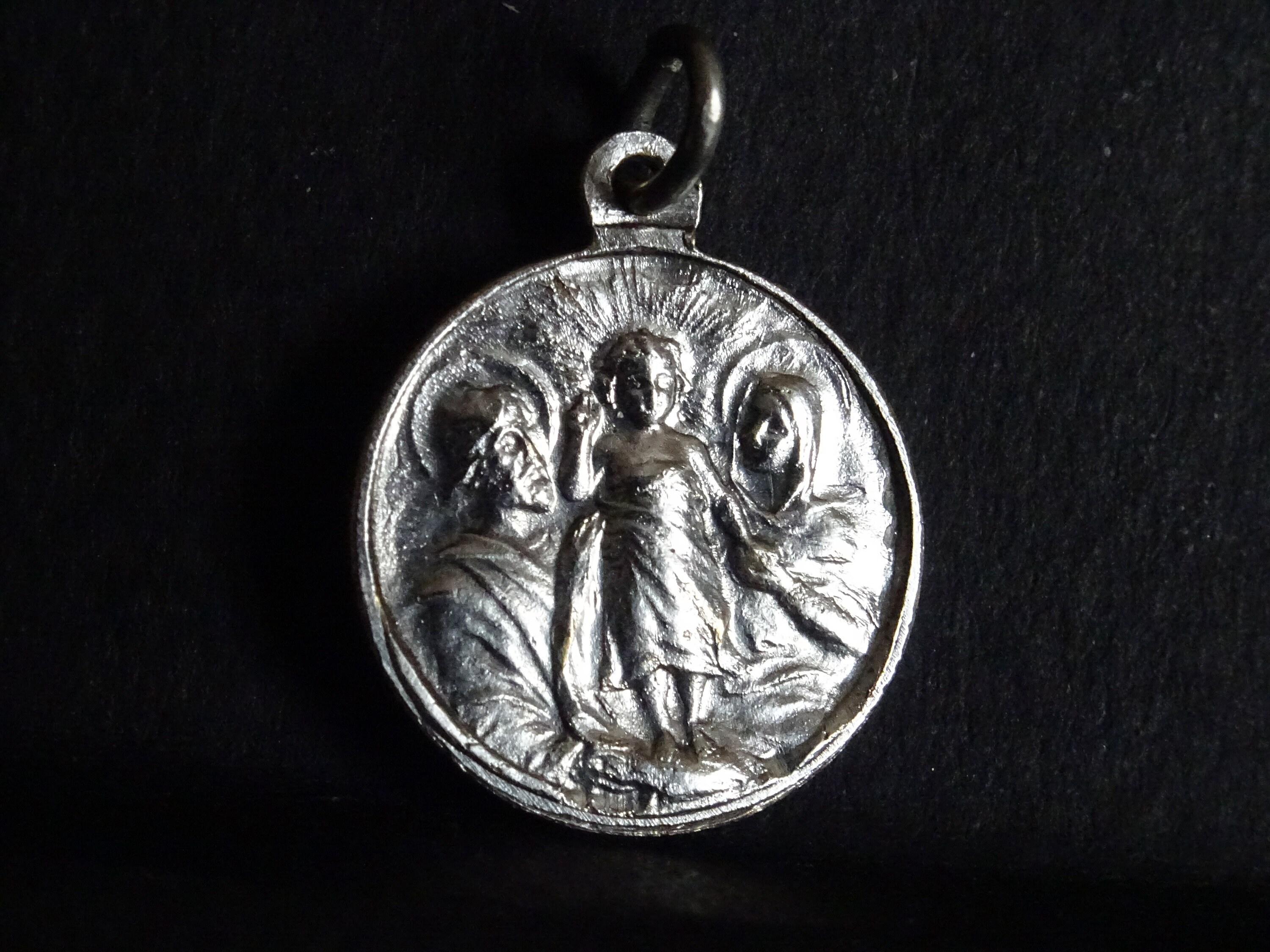 Sainte Famille et Colombe de La Paix. Old Religious Medal in Foreign Silver Pendent Medallion Medail