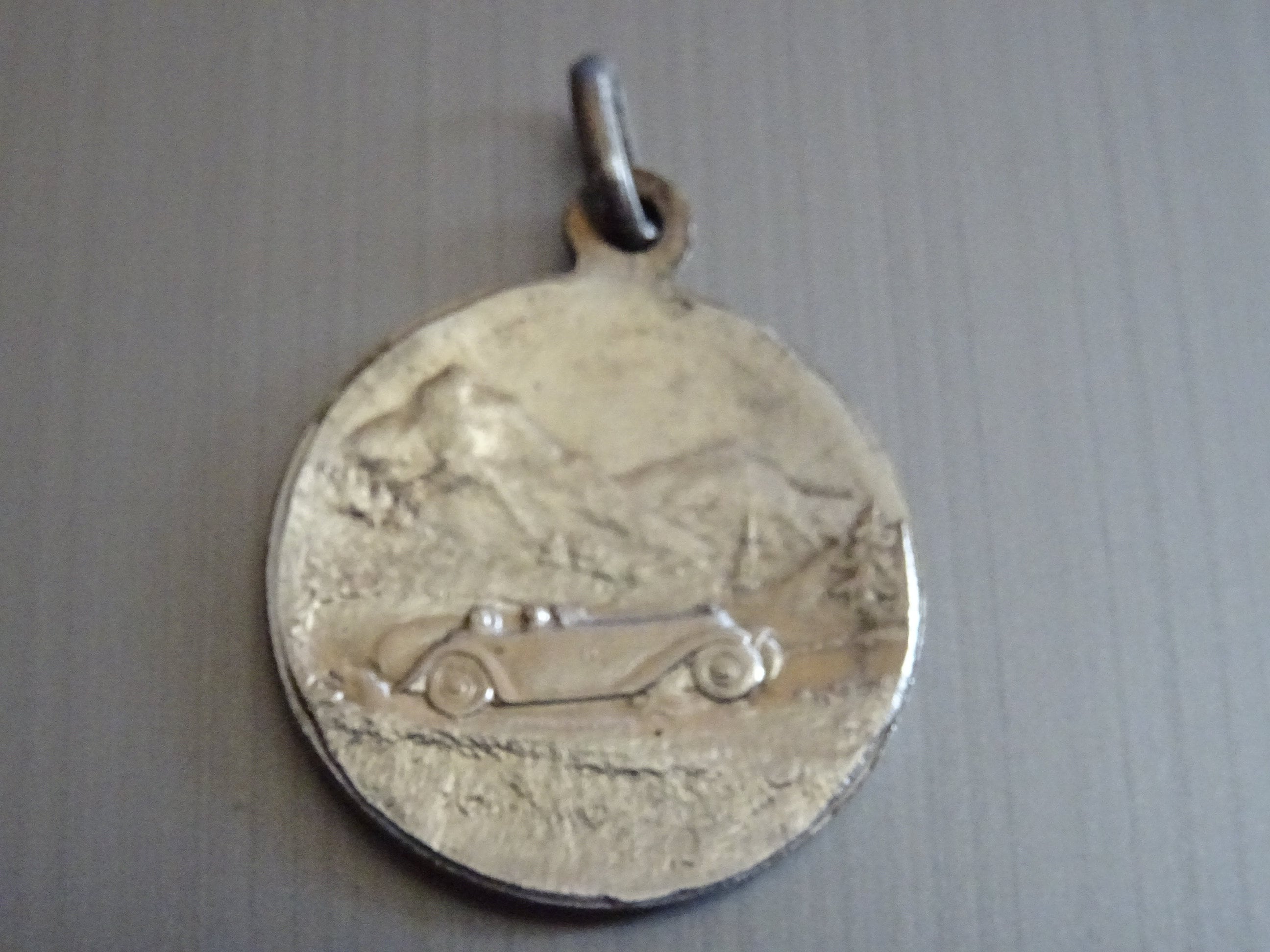 Regardez Saint-Christophe Puis Allez Rassurer. Regardez St. Christopher Puis Pars Rassure. Voiture,