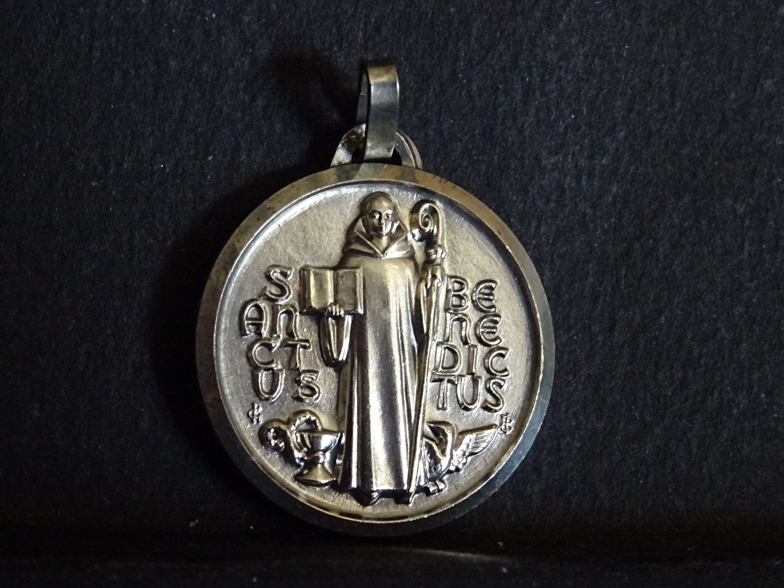 st Benedict Médaille Art Déco Pendentif Antique Religieux en Argent Médaillon de Charme Sacré